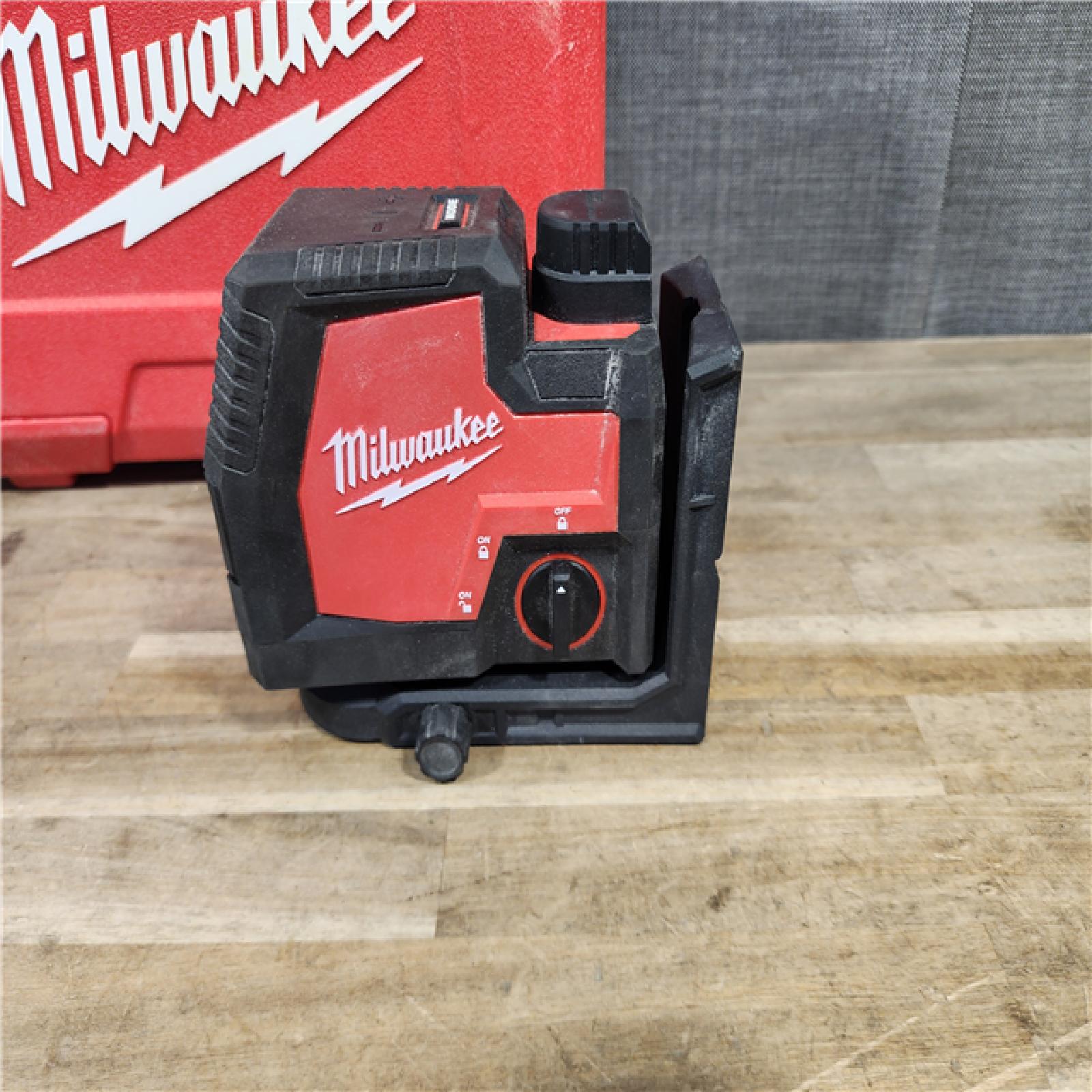 HOUSTON LOCATION - AS-IS MILWAUKEE 100 Ft. REDLITHIUM Lithium-Ion USB Green Rechargeable Cross Line Laser Level with Charger