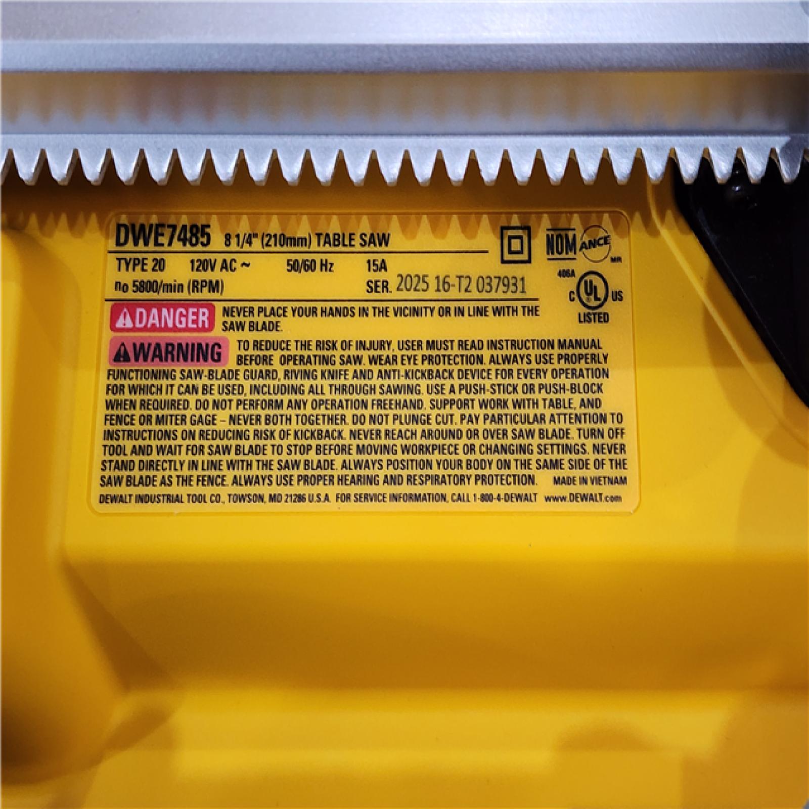 HOUSTON LOCATION - AS-IS DEWALT 15 Amp Corded 8-1/4 in. Compact Jobsite Tablesaw with Compact Table Saw Stand