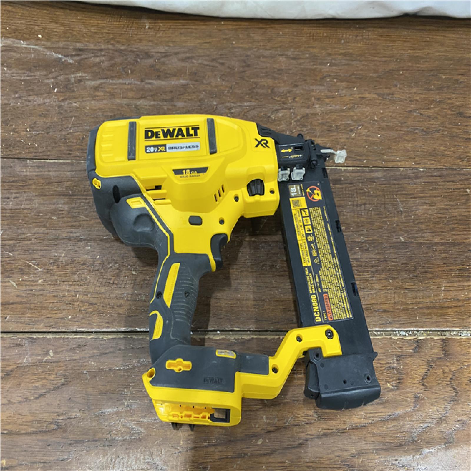 AS-IS DEWALT 20V MAX XR 18 Gauge Brad Nailer Kit