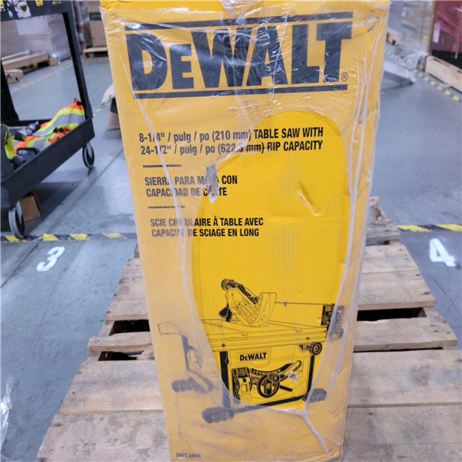 CALIFORNIA AS-IS DEWALT 8-1/4 /PULG/PO (210mm) TABLE SAW WITH 24-1/2 /PULG/PO (622.3mm) RIP CAPACITY