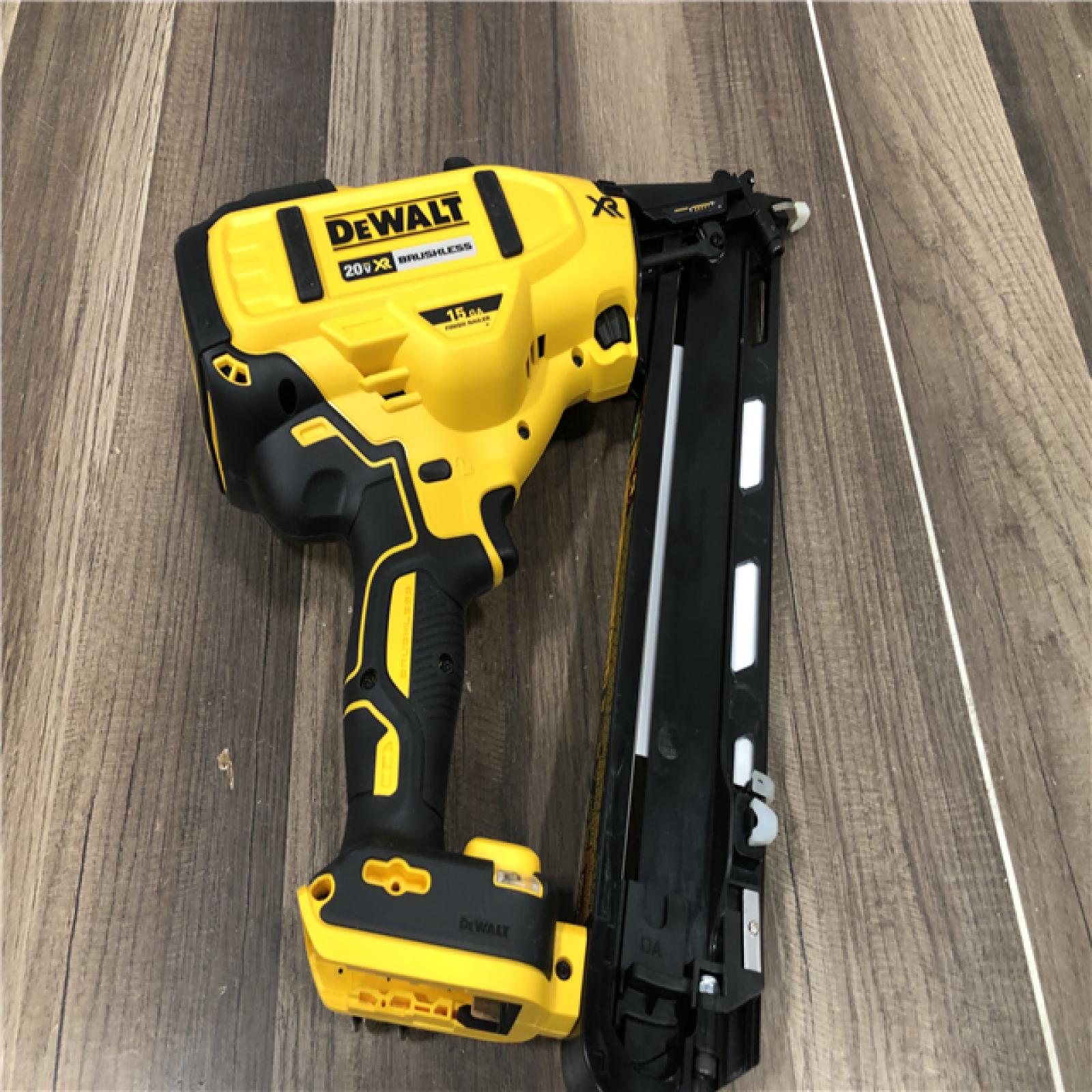 AS-IS DEWALT 20V MAX XR Lithium-Ion Cordless 2-1/2 in. 15-Gauge Finish Nailer Kit