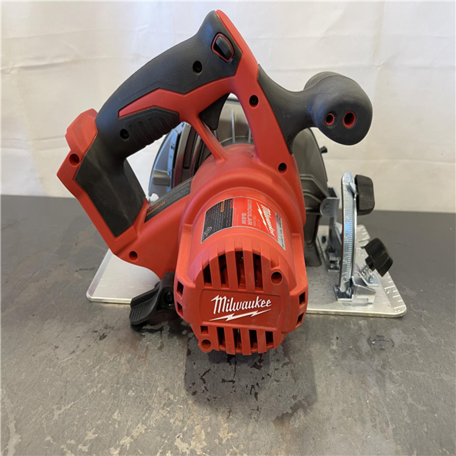 AS-IS - Milwaukee M18 18V Lithium-Ion Cordless 6-1/2 in. Circular Saw