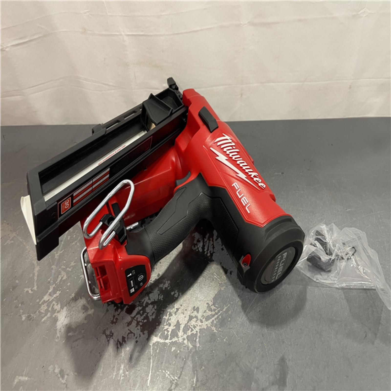 AS-IS - Milwaukee M18 FUEL 3-1/2 in. 18-Volt 21-Degree Lithium-Ion Brushless Cordless Framing Nailer