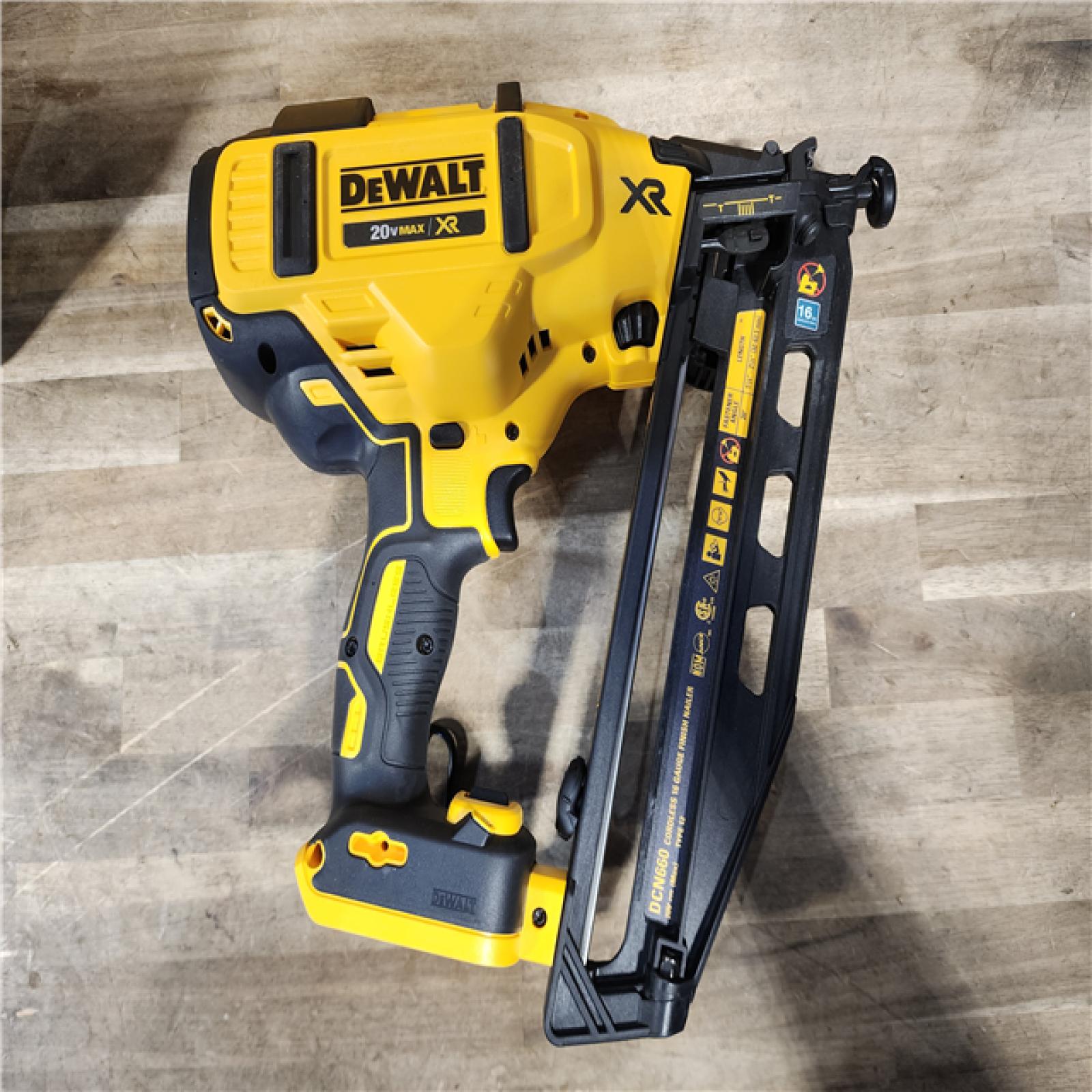 HOUSTON LOCATION - AS-IS DeWalt 20V 16 Gauge Cordless Angled Finish Nailer Kit W/ 2Ah Battery