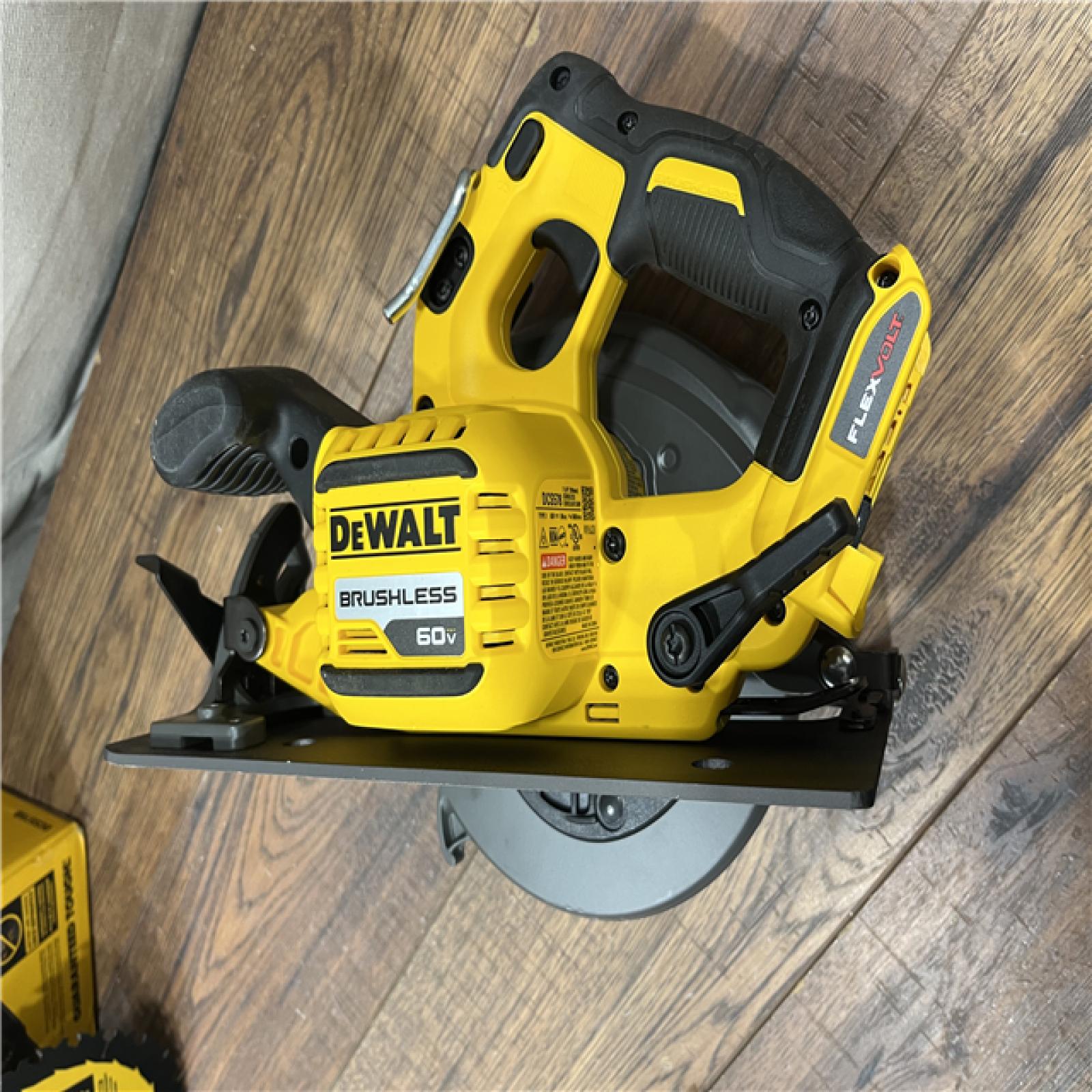 AS-IS DeWALT Flexvolt Max 7-1/4  60V Brushless Circular Saw DCS578B
