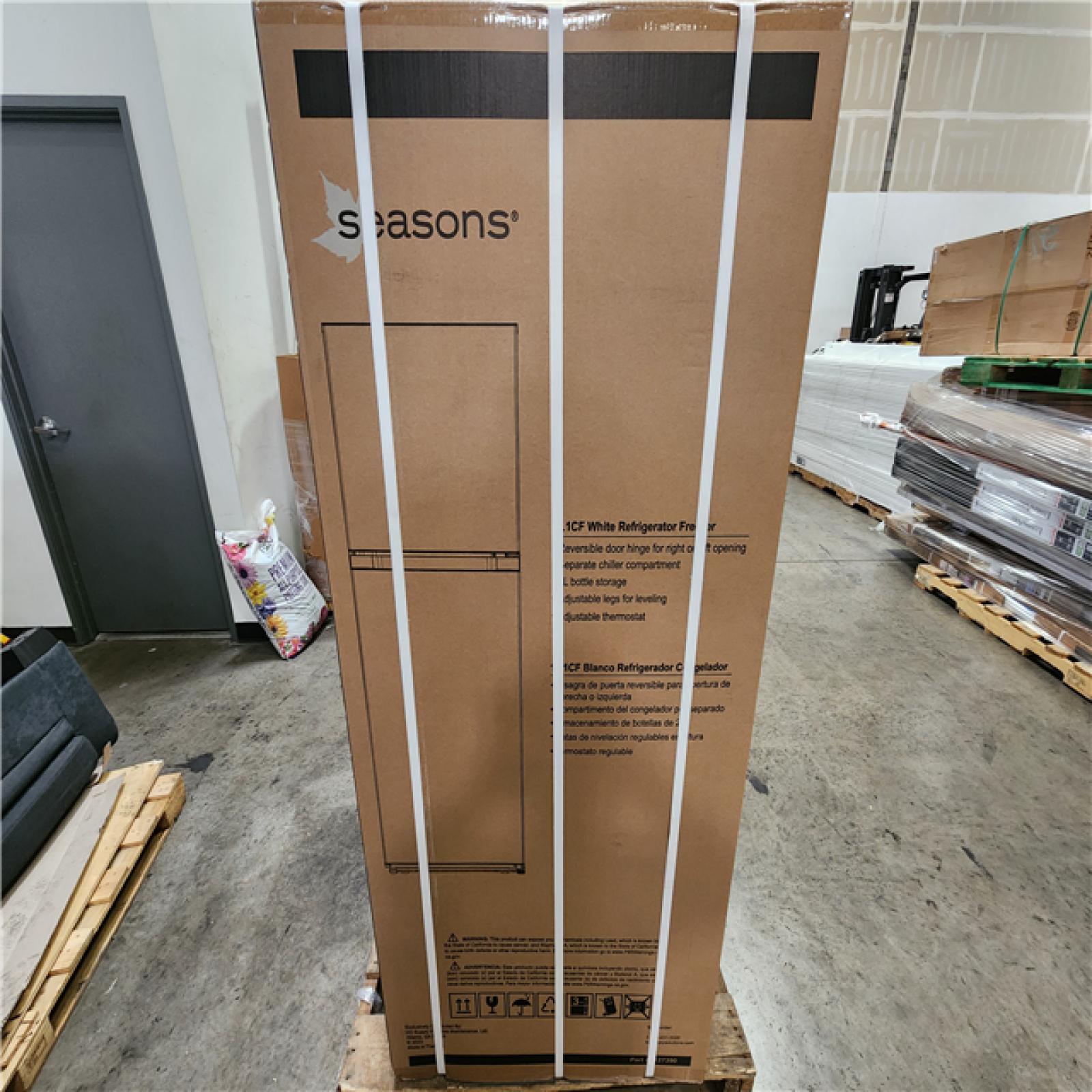 Phoenix Location 2 NEW Seasons White 10.1 CF Top Freezer Refrigerators Retail Value $900