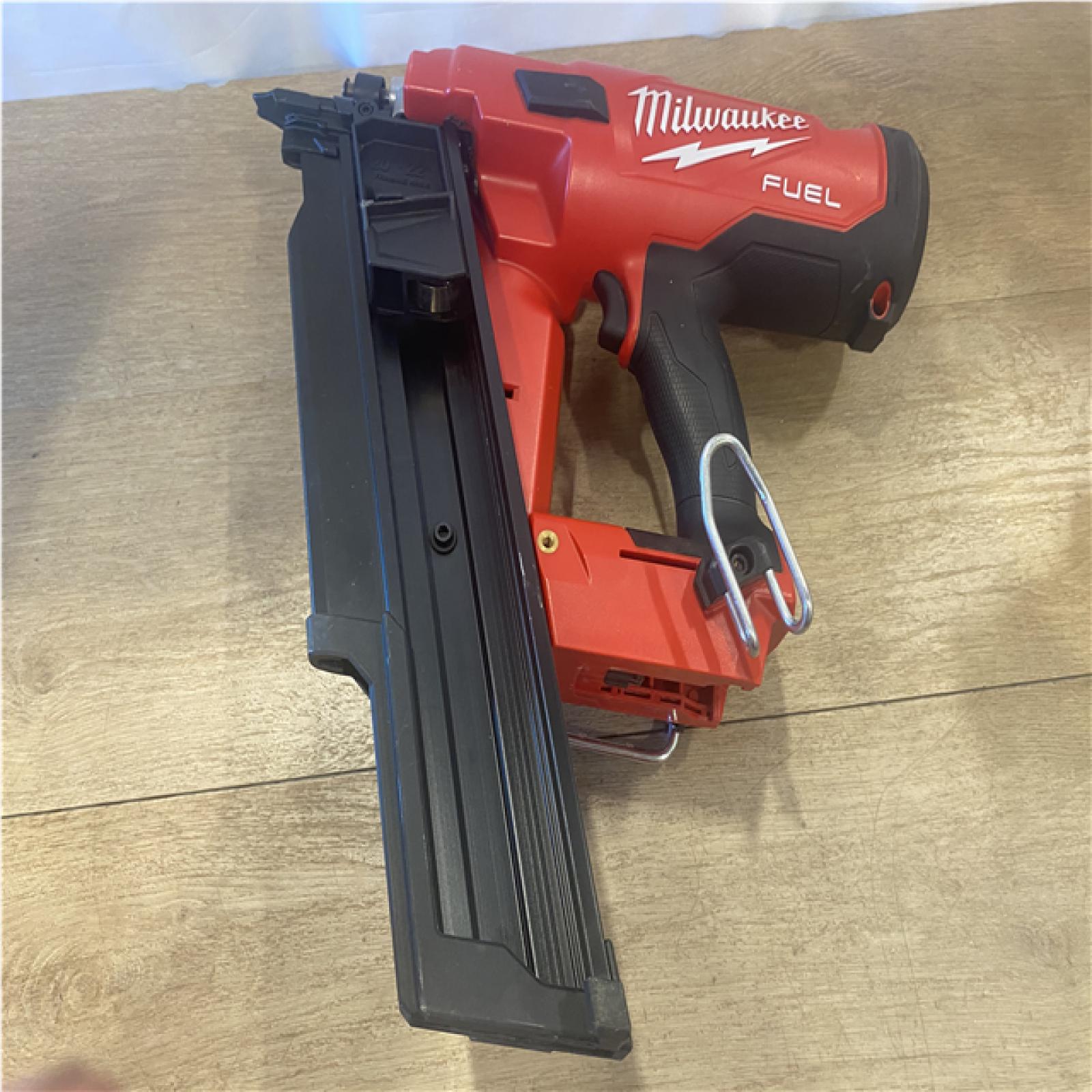 AS-IS Milwaukee FUEL 3-1/2 in 18V 21-Degree Lithium-Ion Brushless Cordless Nailer (Tool Only)