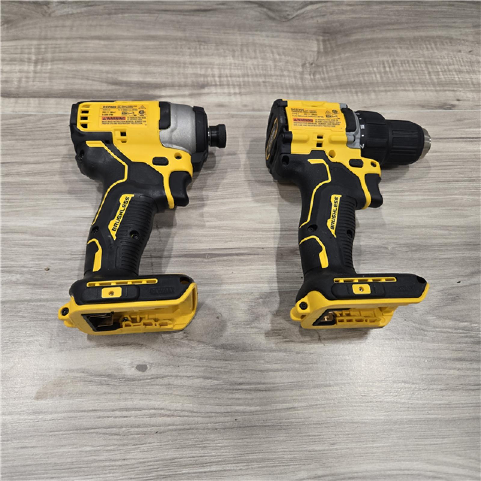 LIKE NEW! - Dewalt DCK225D2 20V MAX ATOMIC Cordless Drill Driver and Impact Driver Combo Kit