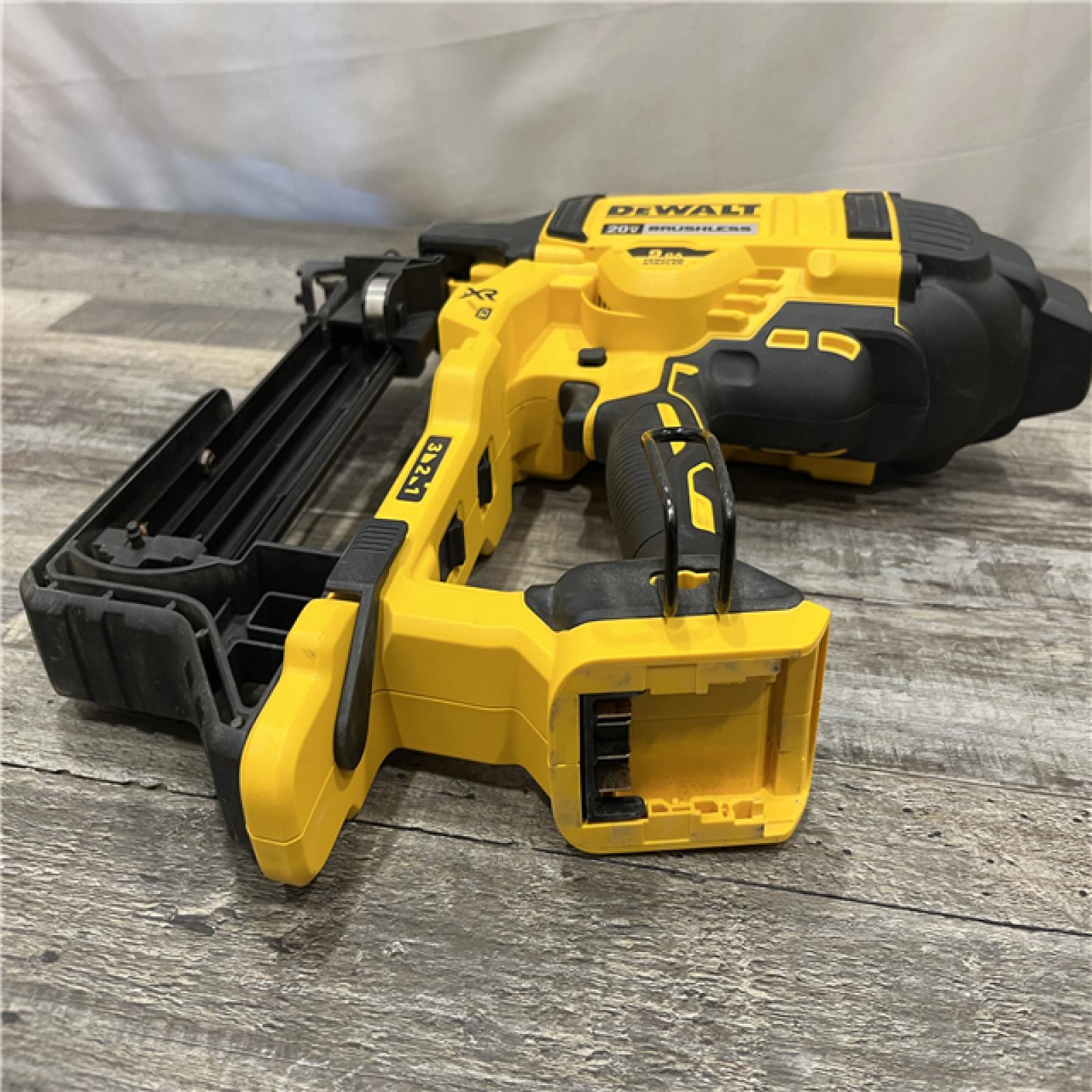 AS-IS DEWALT 20V MAX 9-Gauge Cordless Fencing Stapler (Tool Only)