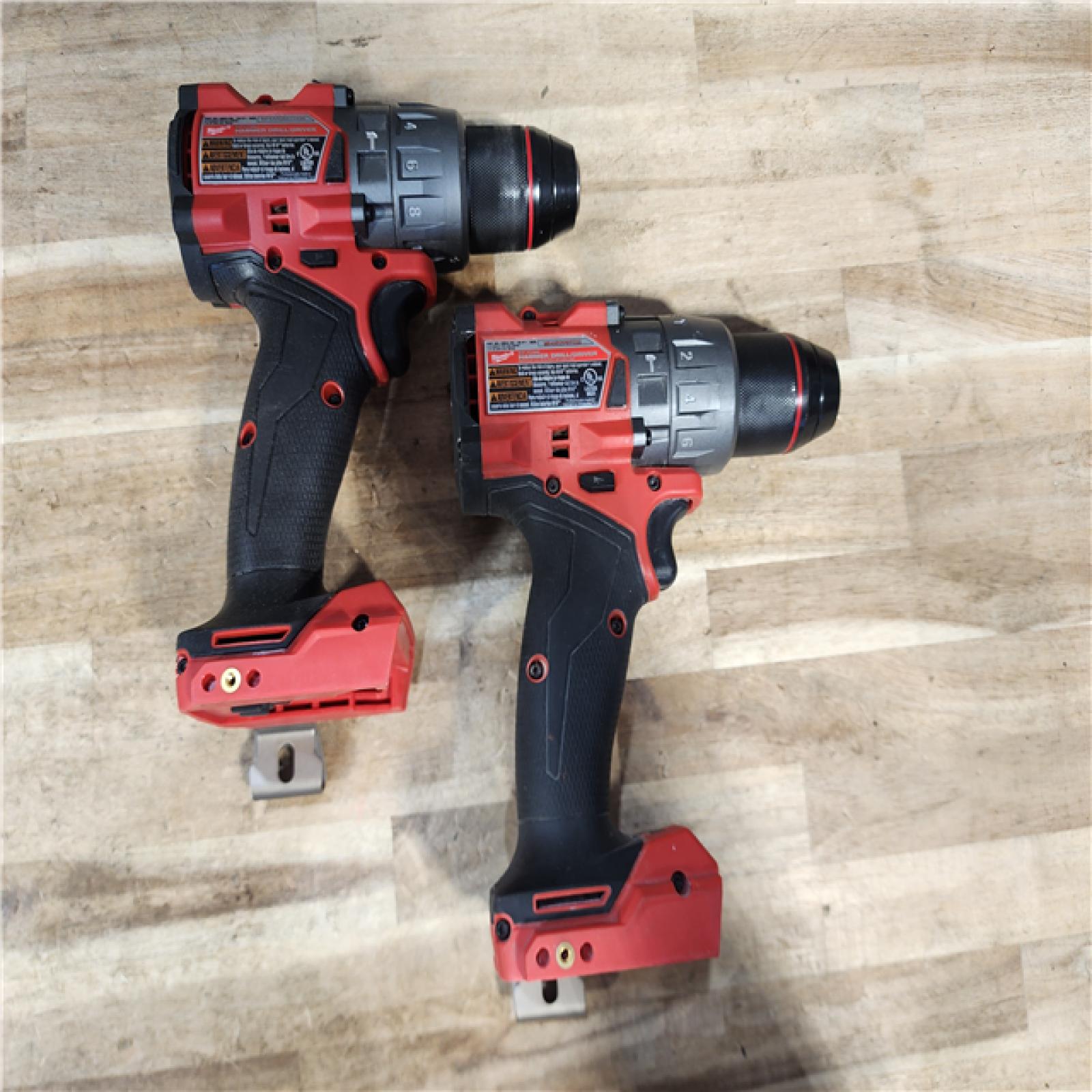 HOUSTON LOCATION - AS-IS MILWAUKEE 2 TOOL COMBO KIT W/ (2) BATTERY & CHARGER