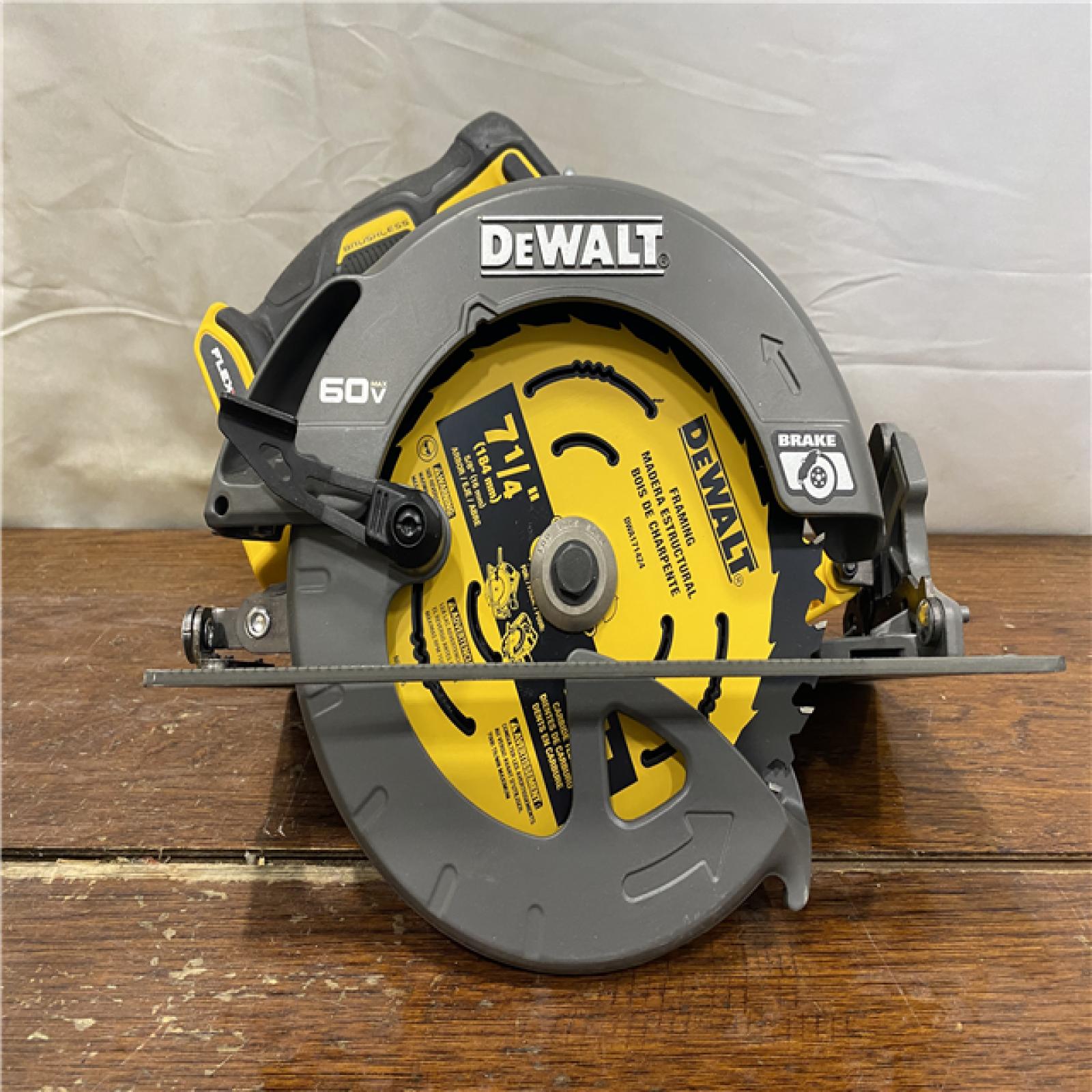 AS-IS DeWALT Flexvolt Max 7-1/4  60V Brushless Circular Saw DCS578B