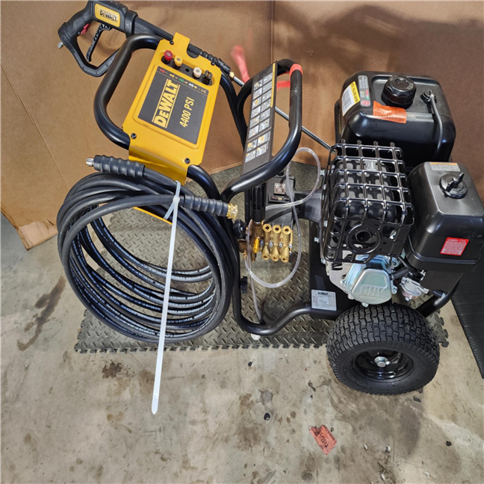HOUSTON LOCATION - AS-IS DEWALT 4400 PSI 4.0 GPM Cold Water Gas Pressure Washer