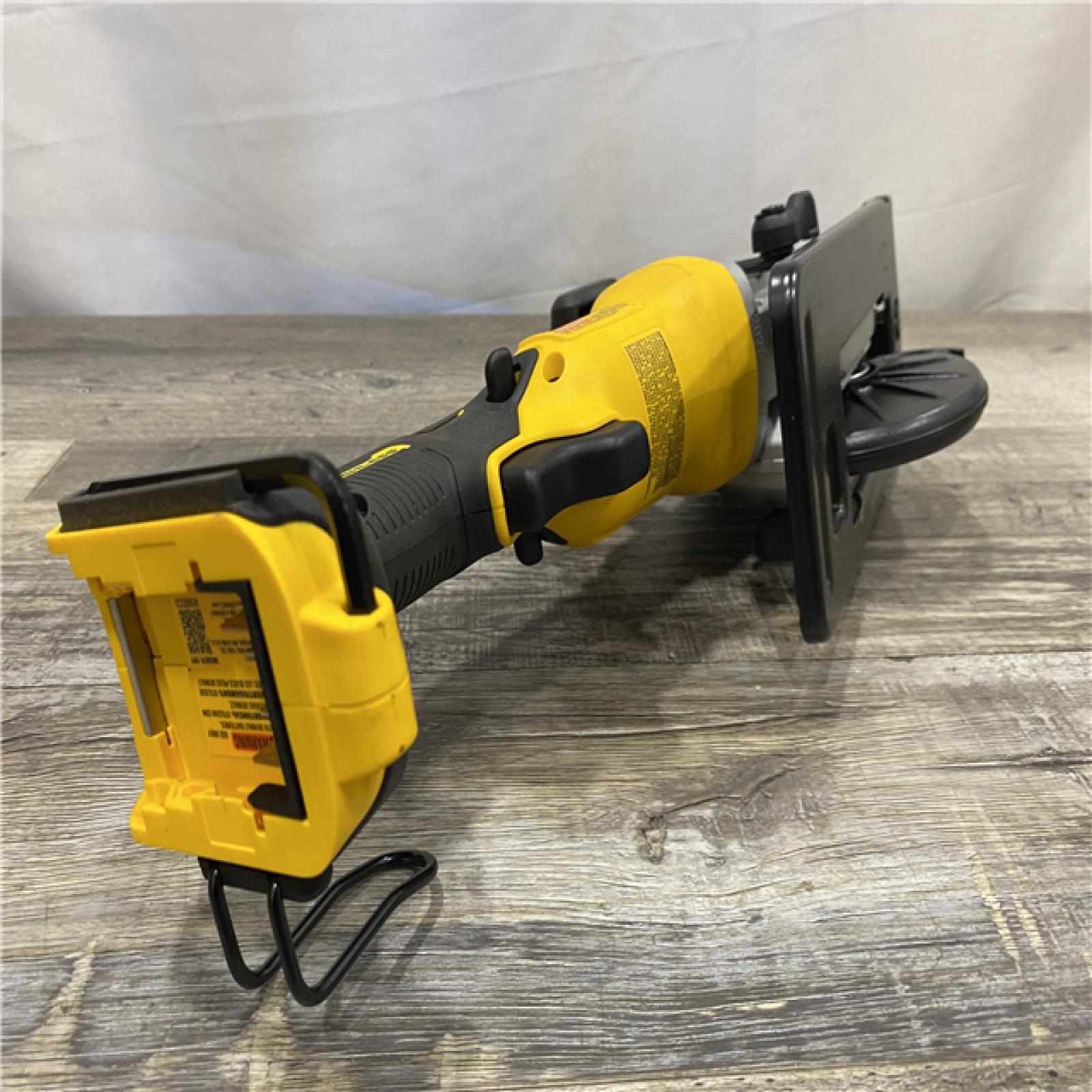AS-IS DEWALT ATOMIC 20V MAX Cordless Brushless 4-1/2 in. Circular Saw (Tool Only)