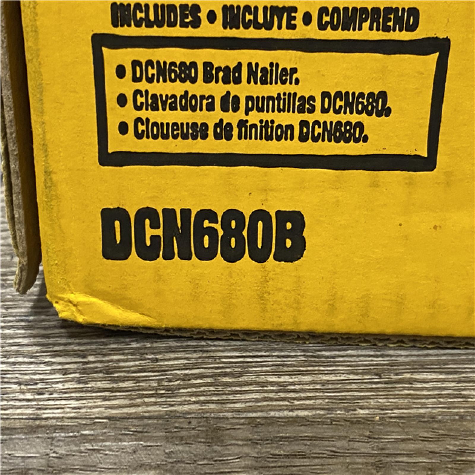 NEW - DeWalt 20V MAX XR Lithium-Ion Cordless 18-Gauge Brad Nailer (Tool Only)