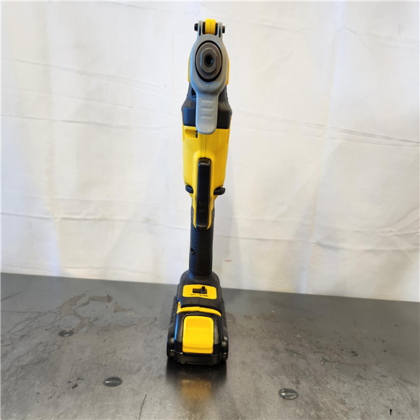 AS-IS- DEWALT 20V MAX XR Cordless Brushless 3-Speed Oscillating Multi Tool Kit