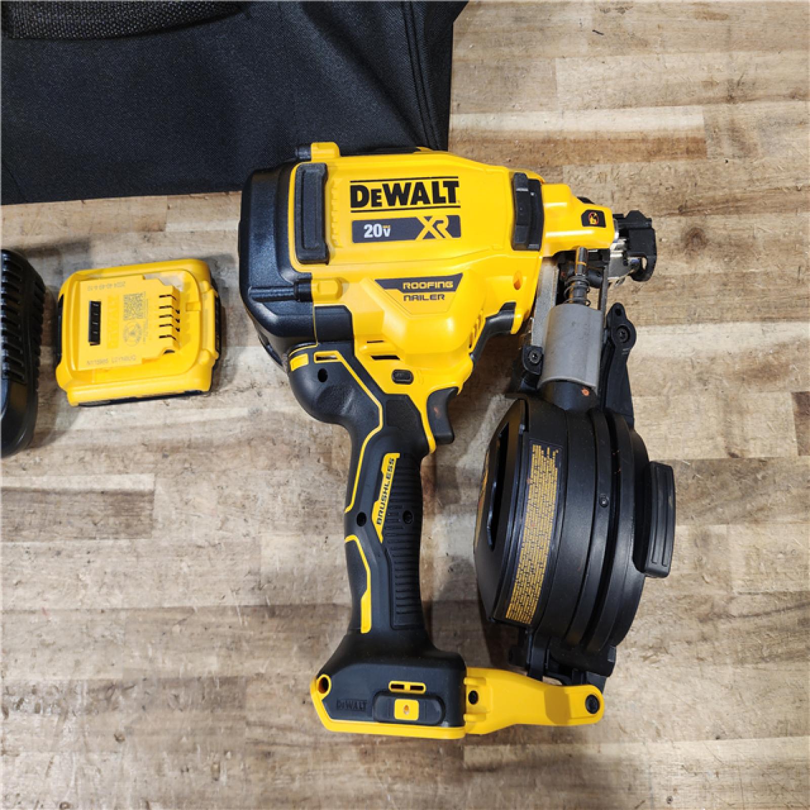 HOUSTON LOCATION - AS - IS DEWALT 20V MAX Lithium-Ion 15-Degree Electric Cordless Roofing Nailer Kit