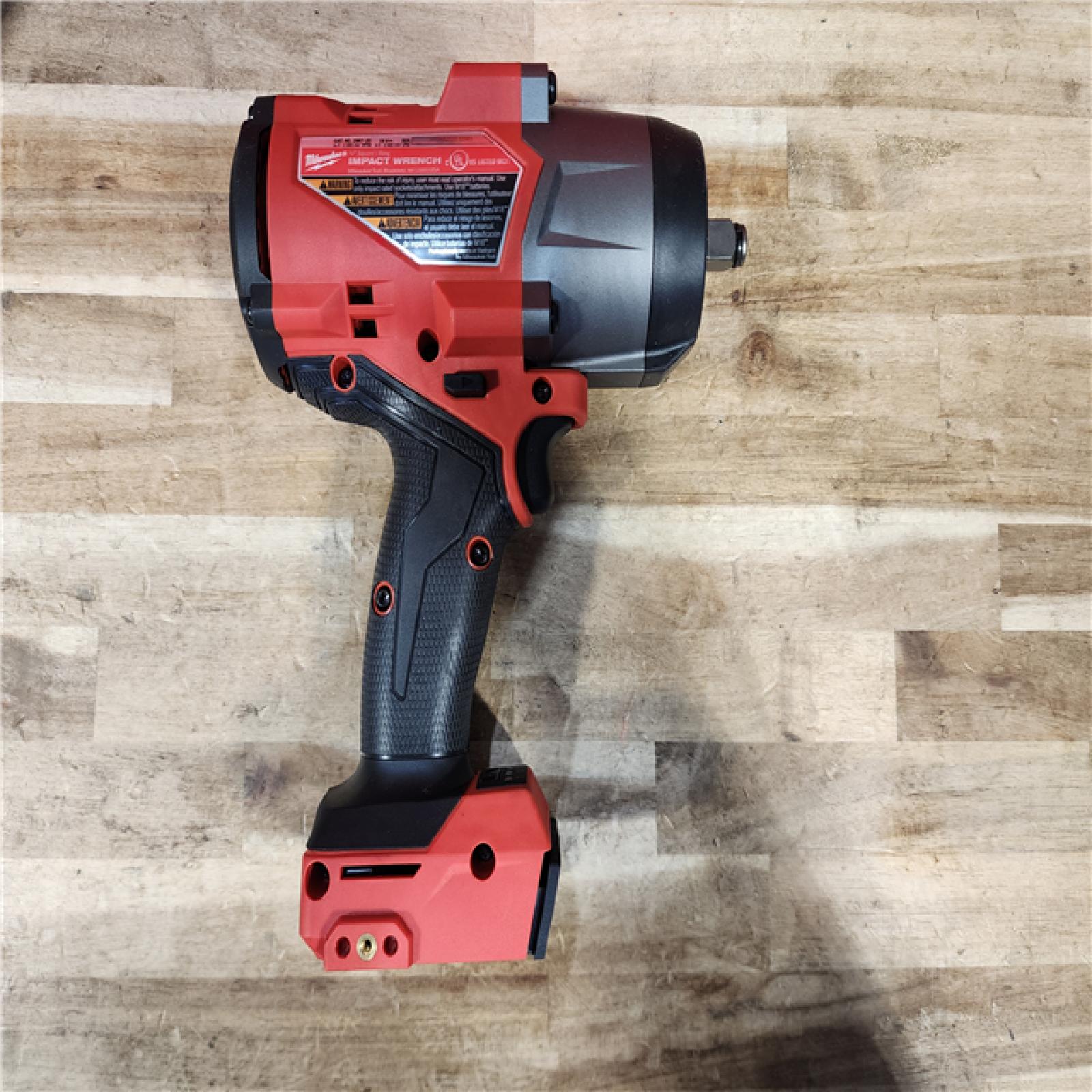 HOUSTON LOCATION - AS-IS (APPEARS LIKE NEW) Milwaukee FUEL 18V Lithium-Ion Brushless Cordless 1/2 in. Impact Wrench w/Friction Ring Kit