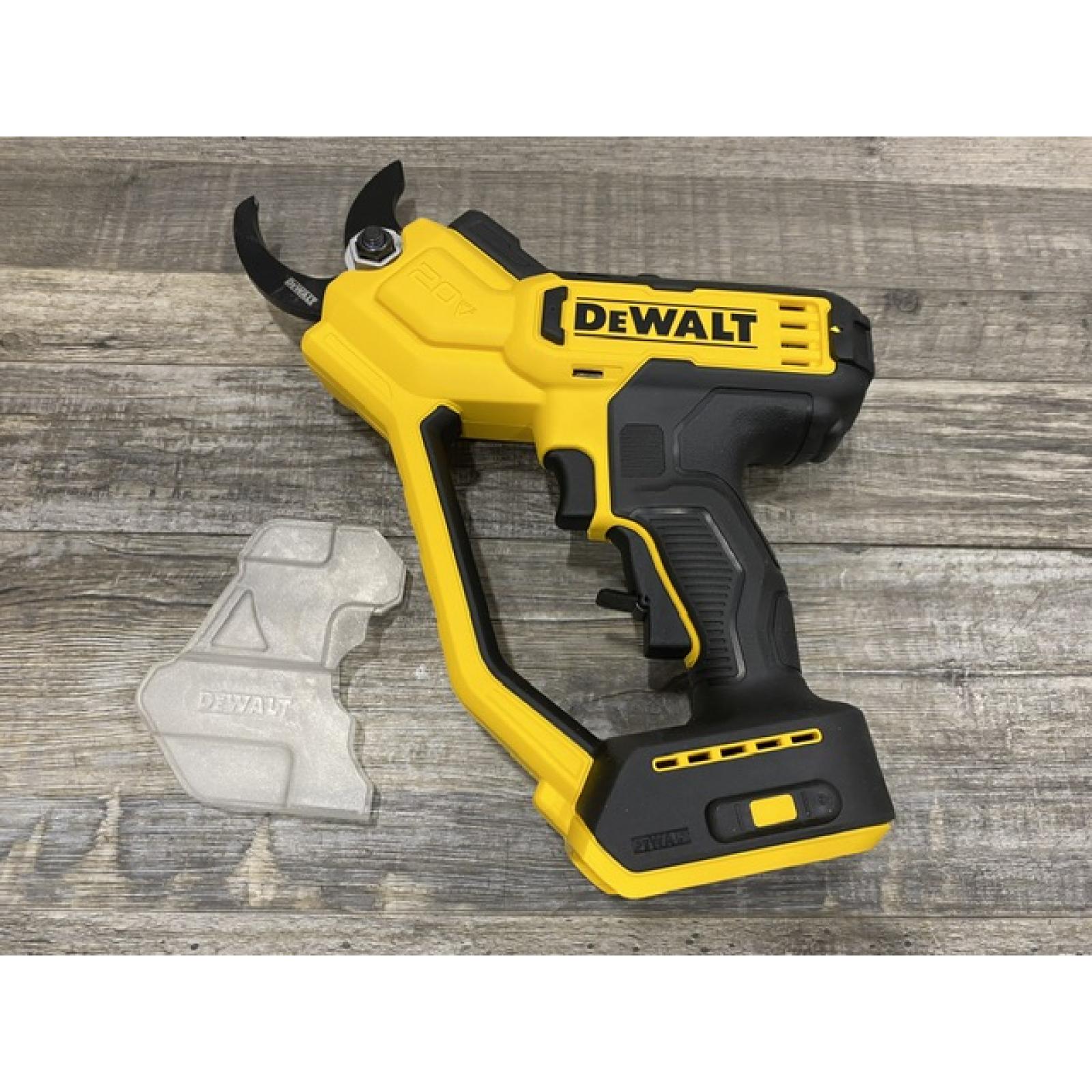 AS-IS DEWALT 20V MAX Cordless Battery Powered Pruner Kit