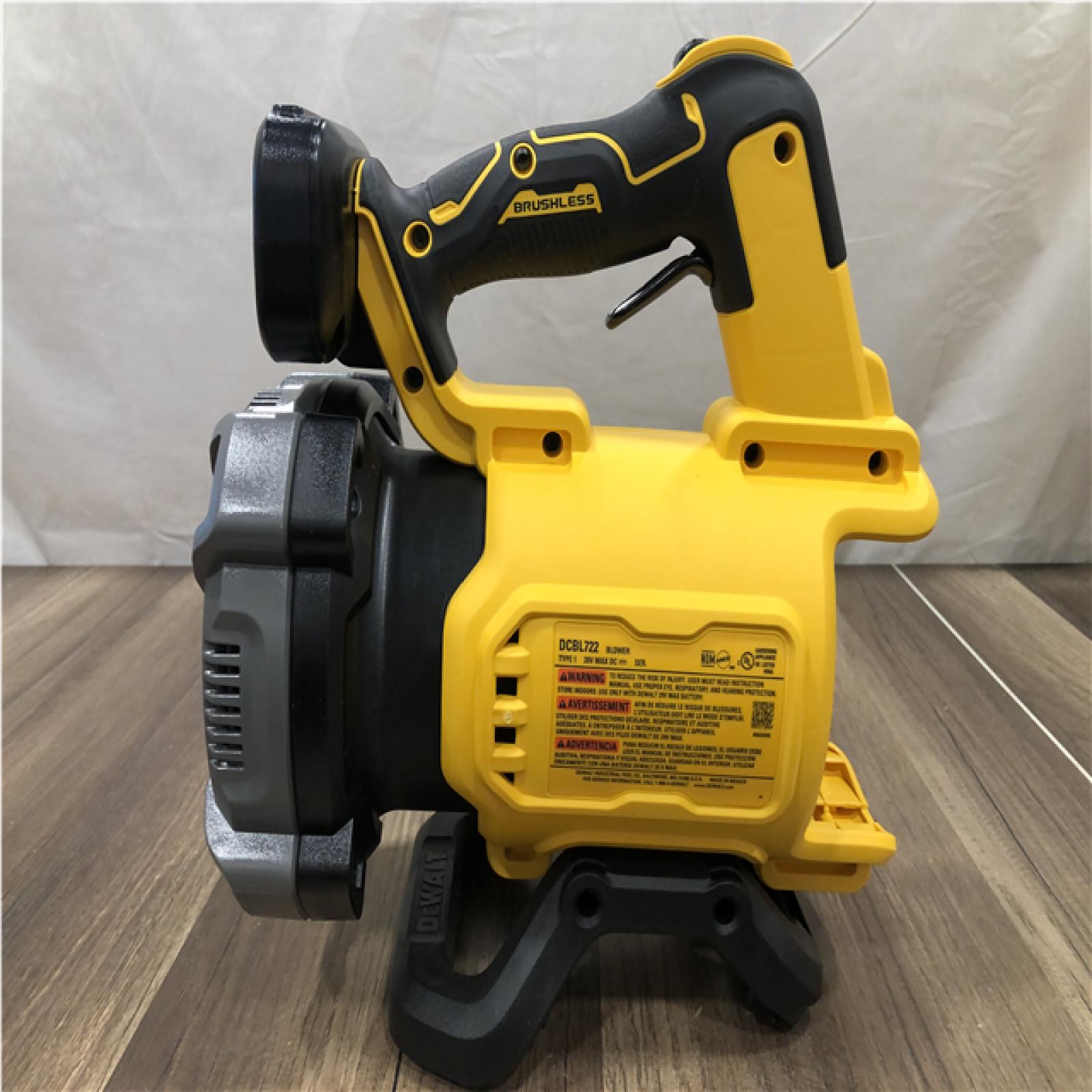 AS-IS DEWALT 20V MAX* XR Brushless Cordless Handheld Blower Kit