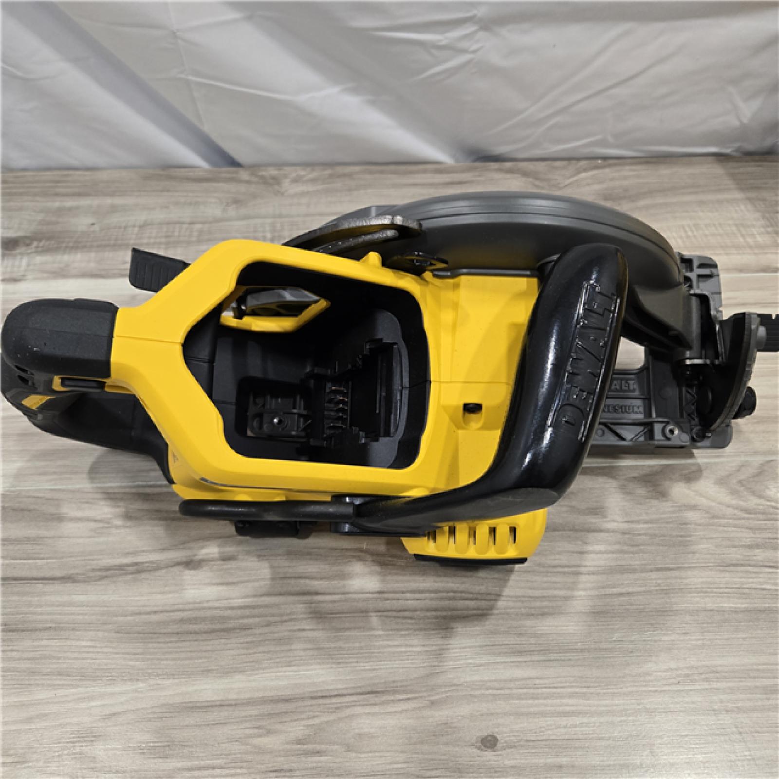 LIKE NEW! - DEWALT FLEXVOLT 60V MAX Cordless Wormdrive Style Circular Saw (Tool Only)