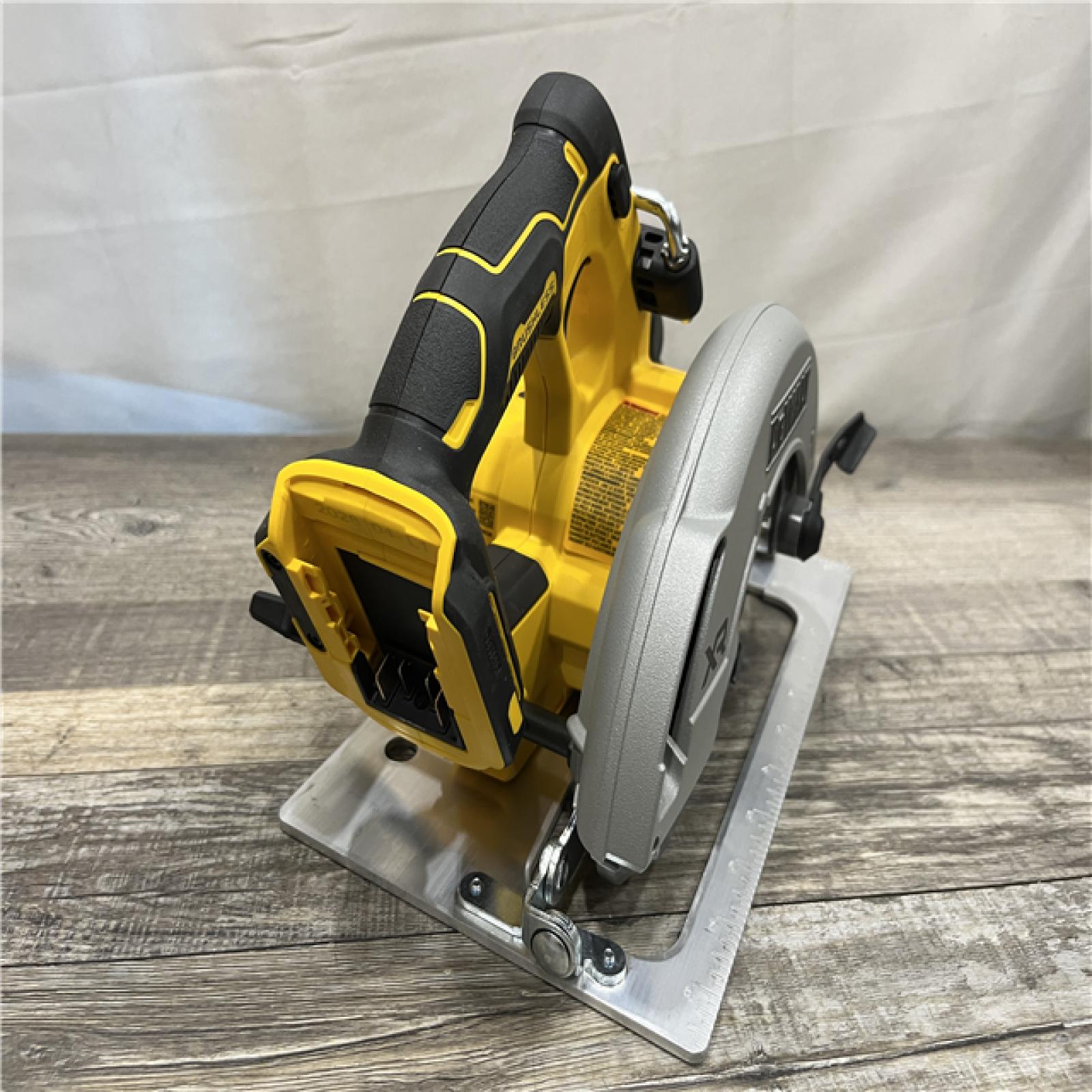 AS-IS DEWALT 20-Volt MAX 7-1/4 in. Cordless Circular Saw (Tool Only)