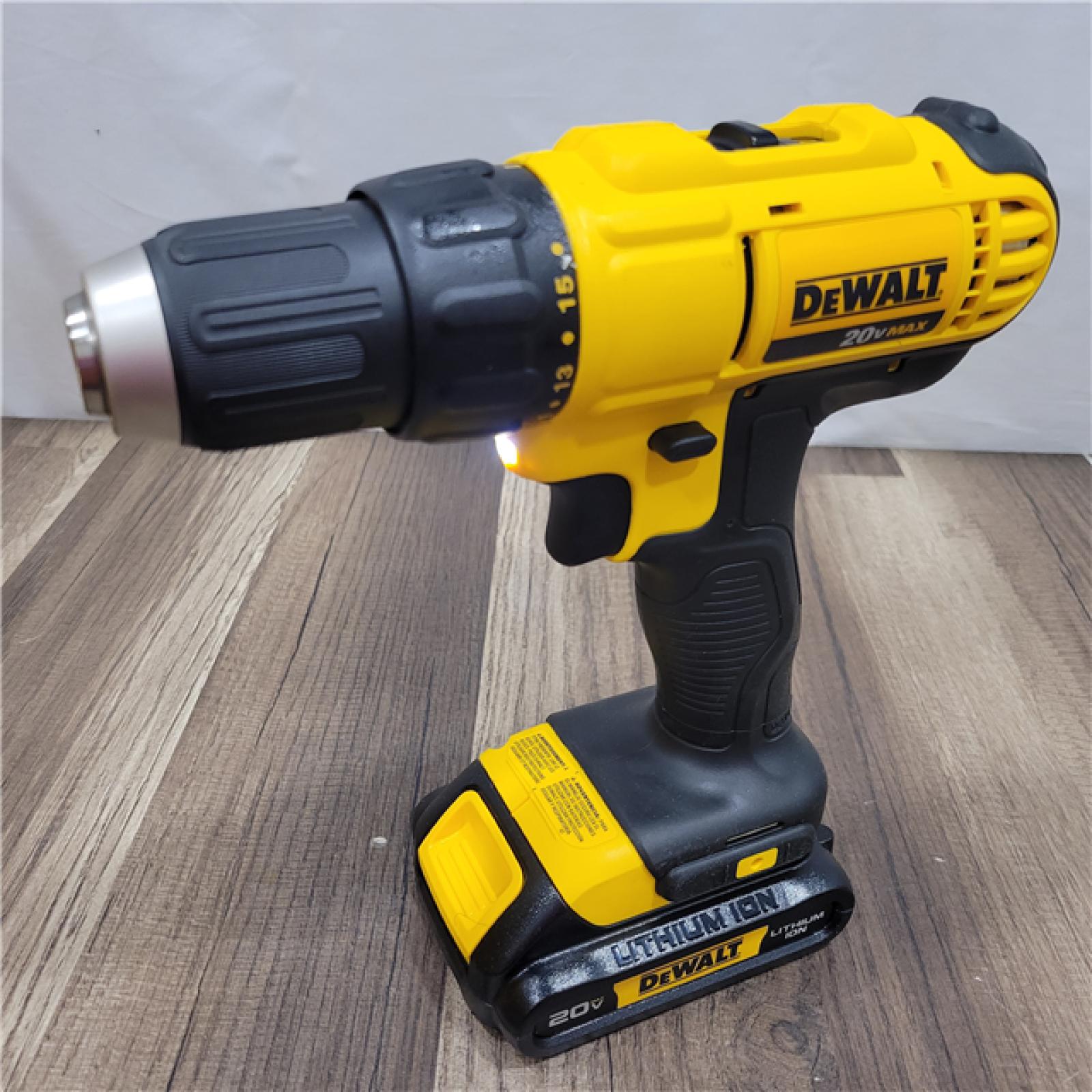 GOOD DEWALT 20V MAX Cordless 1/2 in. Drill/Driver, (2) 20V 1.3Ah Batteries, Charger and Bag