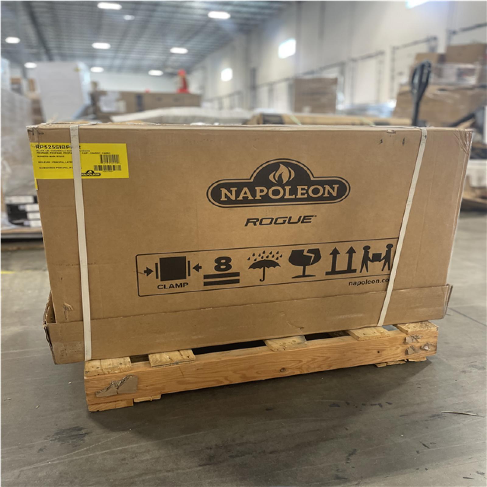 DALLAS LOCATION- AS-IS NAPOLEON Rogue PRO 525 4-Burner Propane Gas Grill