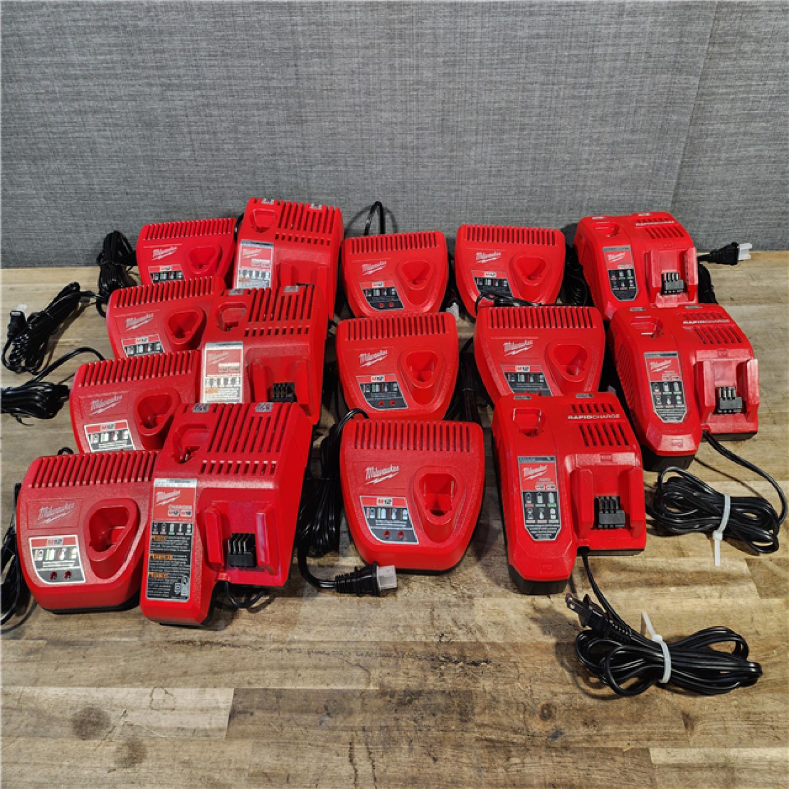HOUSTON LOCATION - AS-IS MILWAUKEE BATTERY CHARGER PACK QTY - 15