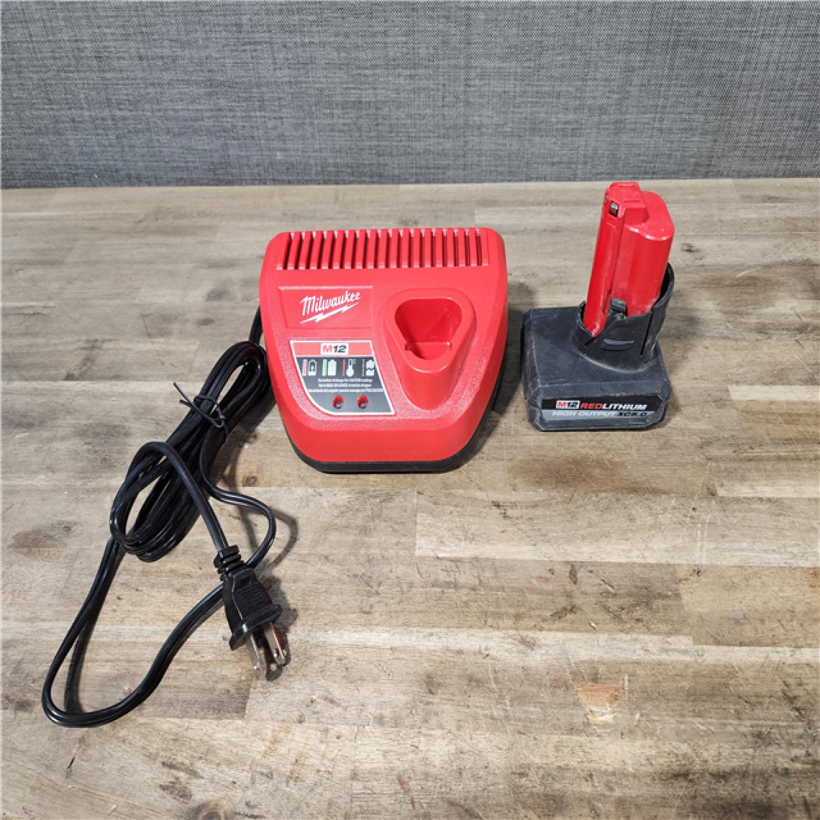 HOUSTON LOCATION - AS-IS Milwaukee Green 125 Ft. Cross Line and Plumb Points Laser Level Kit