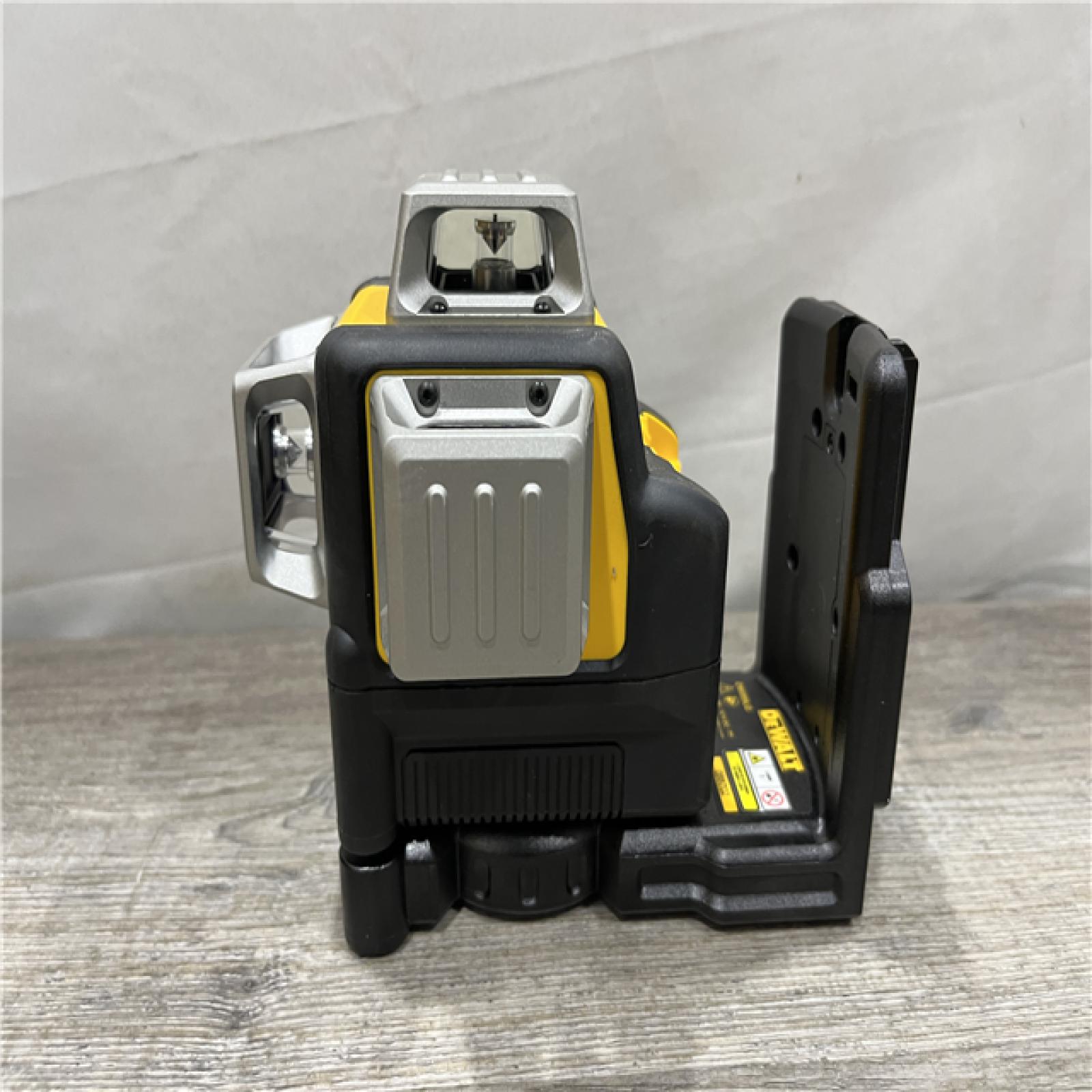 AS-IS DEWALT 12V MAX Lithium-Ion 100 ft. Green Self-Leveling 3-Beam 360 Degree Laser Level Kit