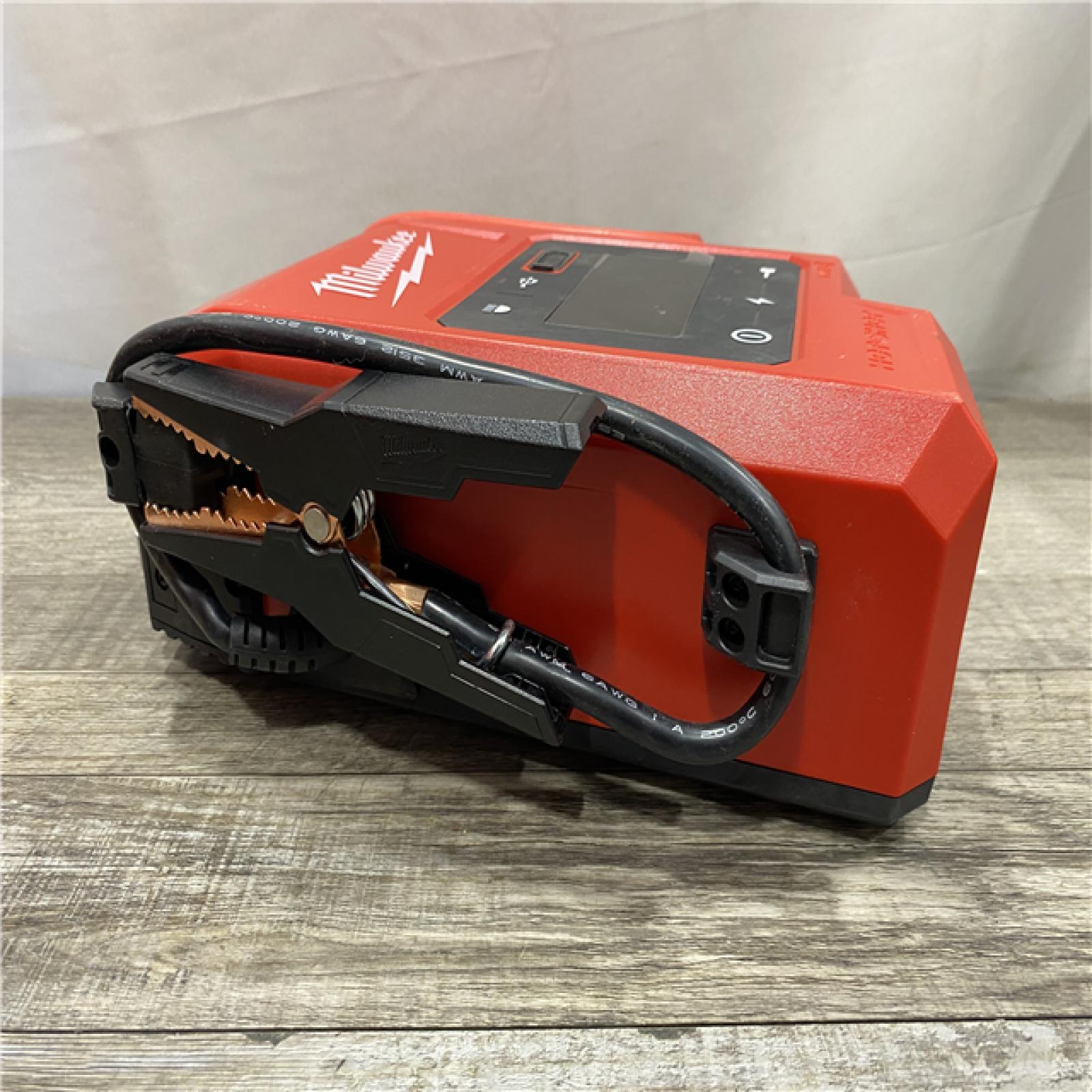 AS-IS Milwaukee 18V Lithium-Ion Cordless 2000 Peak Amp HOTSHOT Jump Starter (Tool-Only)