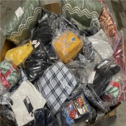 DALLAS LOCATION- NEW!- BULLSEYE MIXED CLOTHING PALLET (300 UNITS)