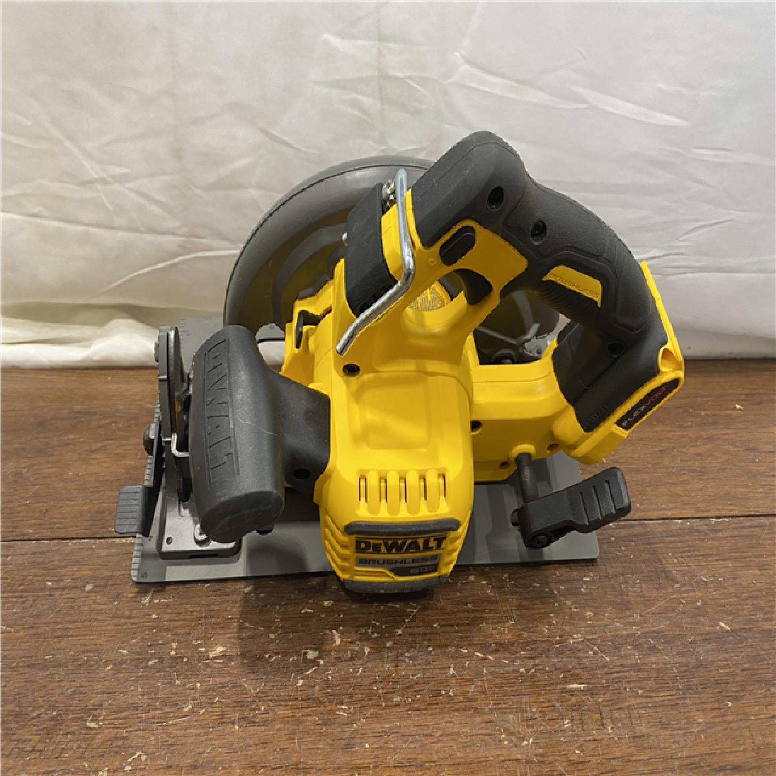 AS-IS DeWALT Flexvolt Max 7-1/4  60V Brushless Circular Saw DCS578B