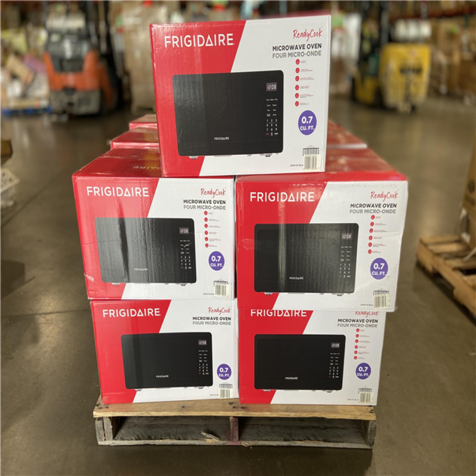 DALLAS LOCATION - Frigidaire 0.7 cu. ft. Countertop Microwave in Black PALLET -(15 UNITS)