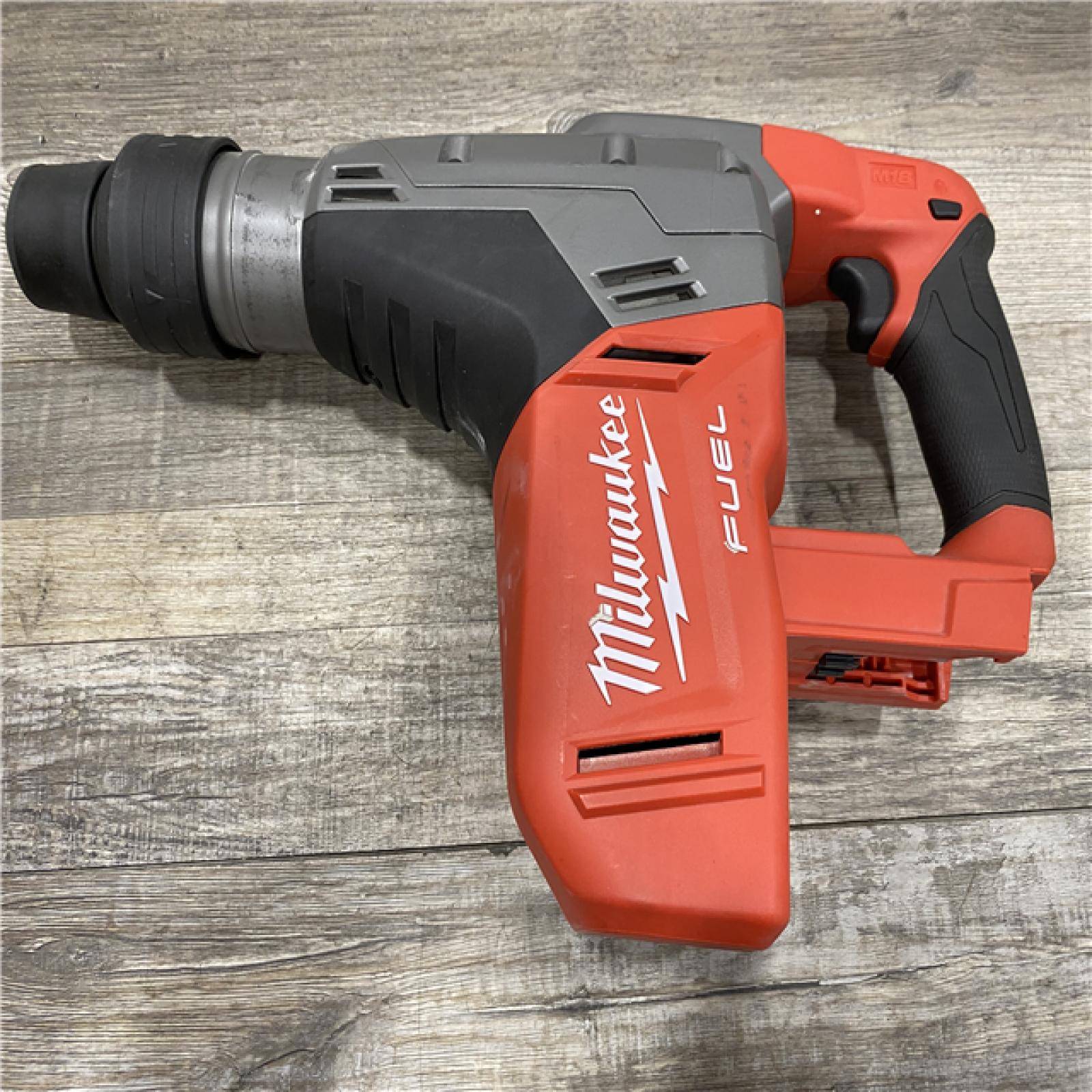 AS-IS Milwaukee FUEL 18V Lithium-Ion Brushless Cordless 1-9/16 in. (Tool-Only)