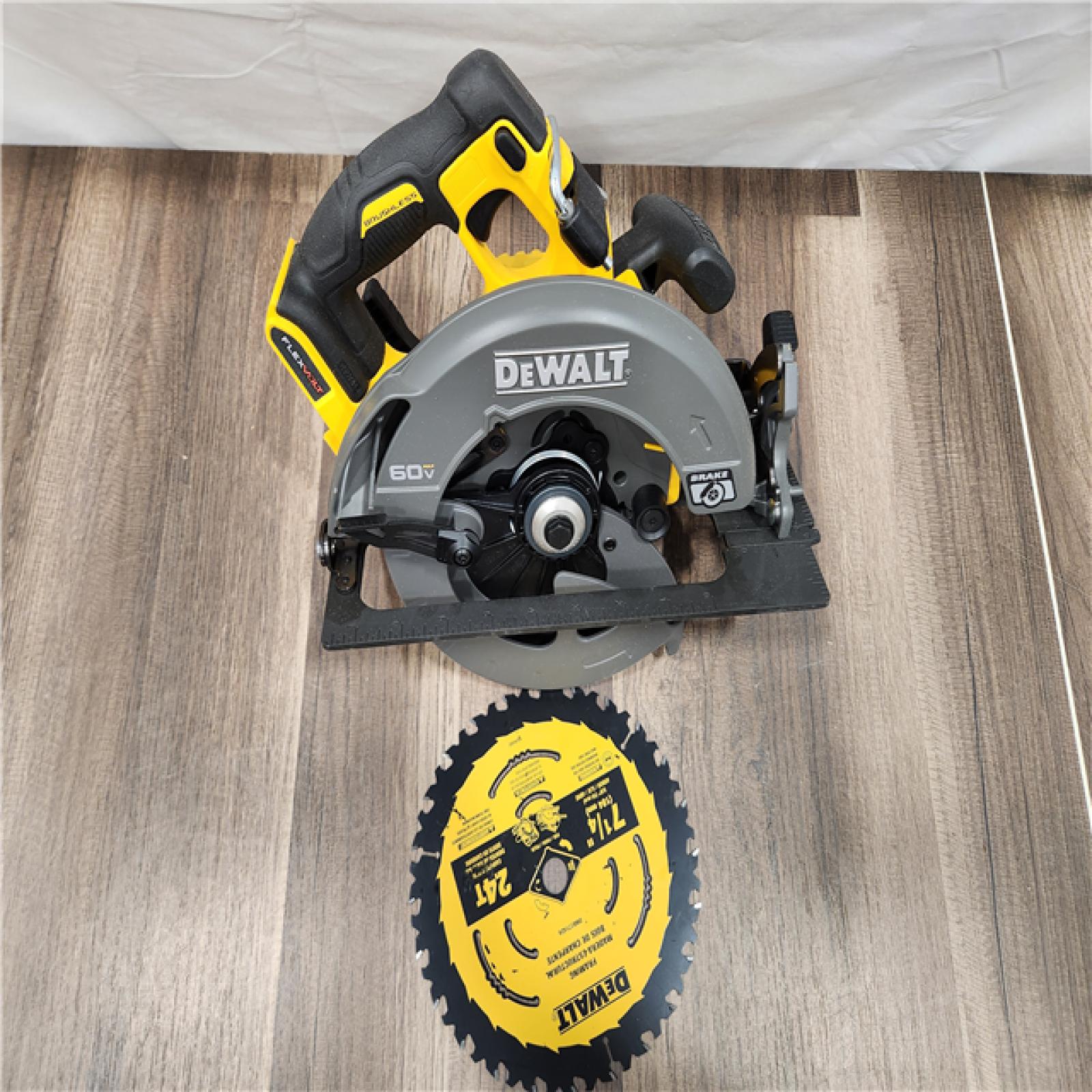 LIKE NEW! - DEWALT Flexvolt Max 7-1/4  60V Brushless Circular Saw