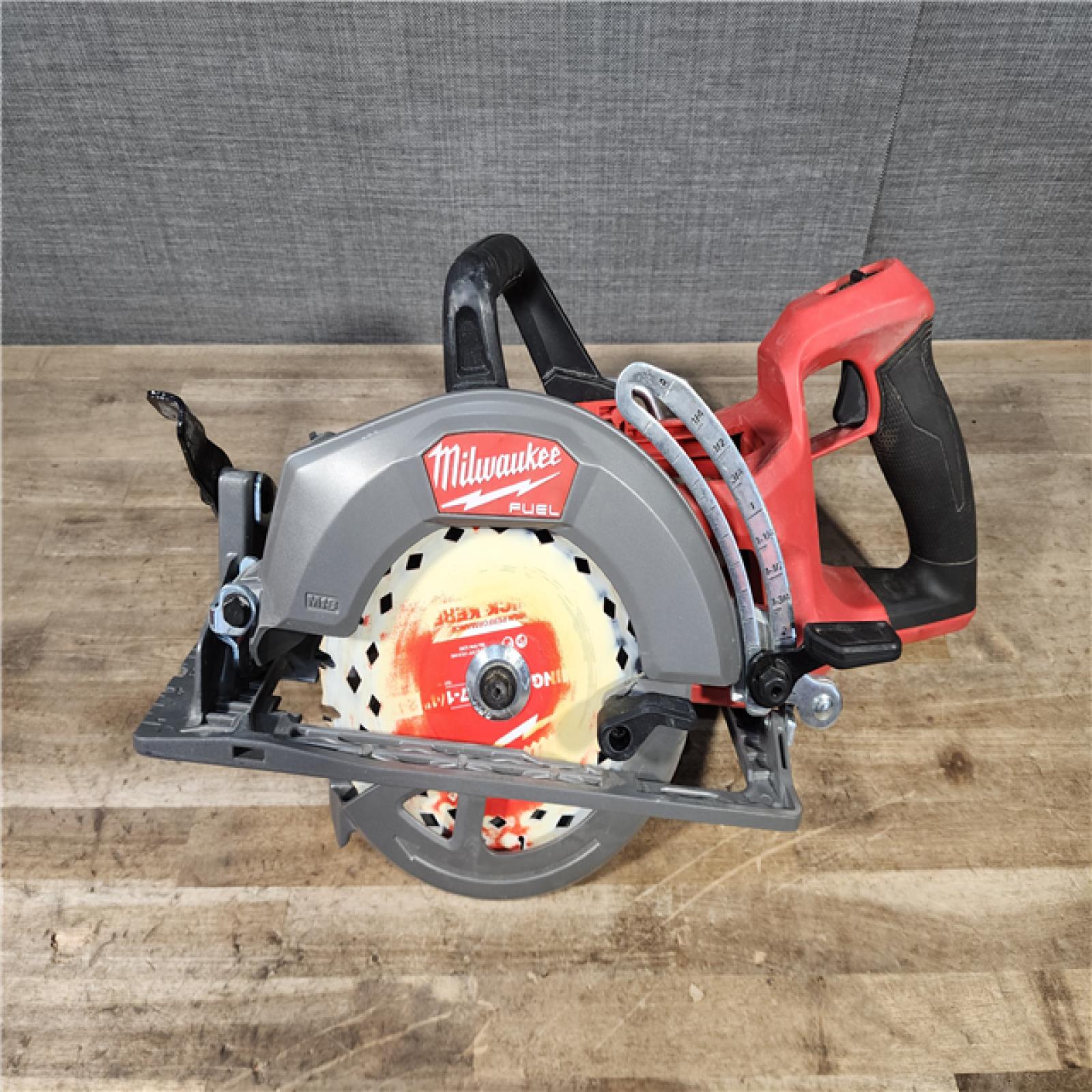 HOUSTON LOCATION - AS-IS Milwaukee FUEL 18V Lithium-Ion Cordless 7-1/4 in. Rear Handle Circular Saw (Tool-Only)