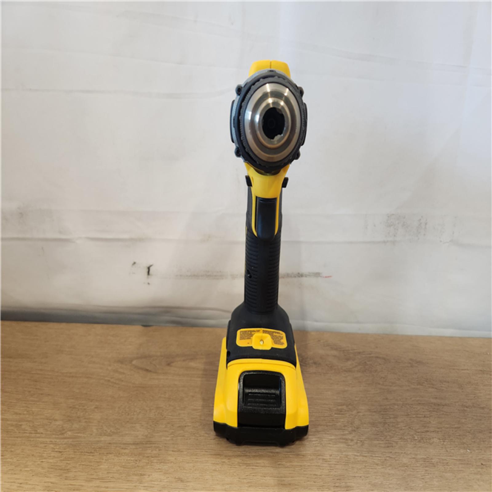 AS-IS- DEWALT ATOMIC COMPACT SERIES 20V MAX* Brushless Cordless 1/2 Drill/Driver Kit