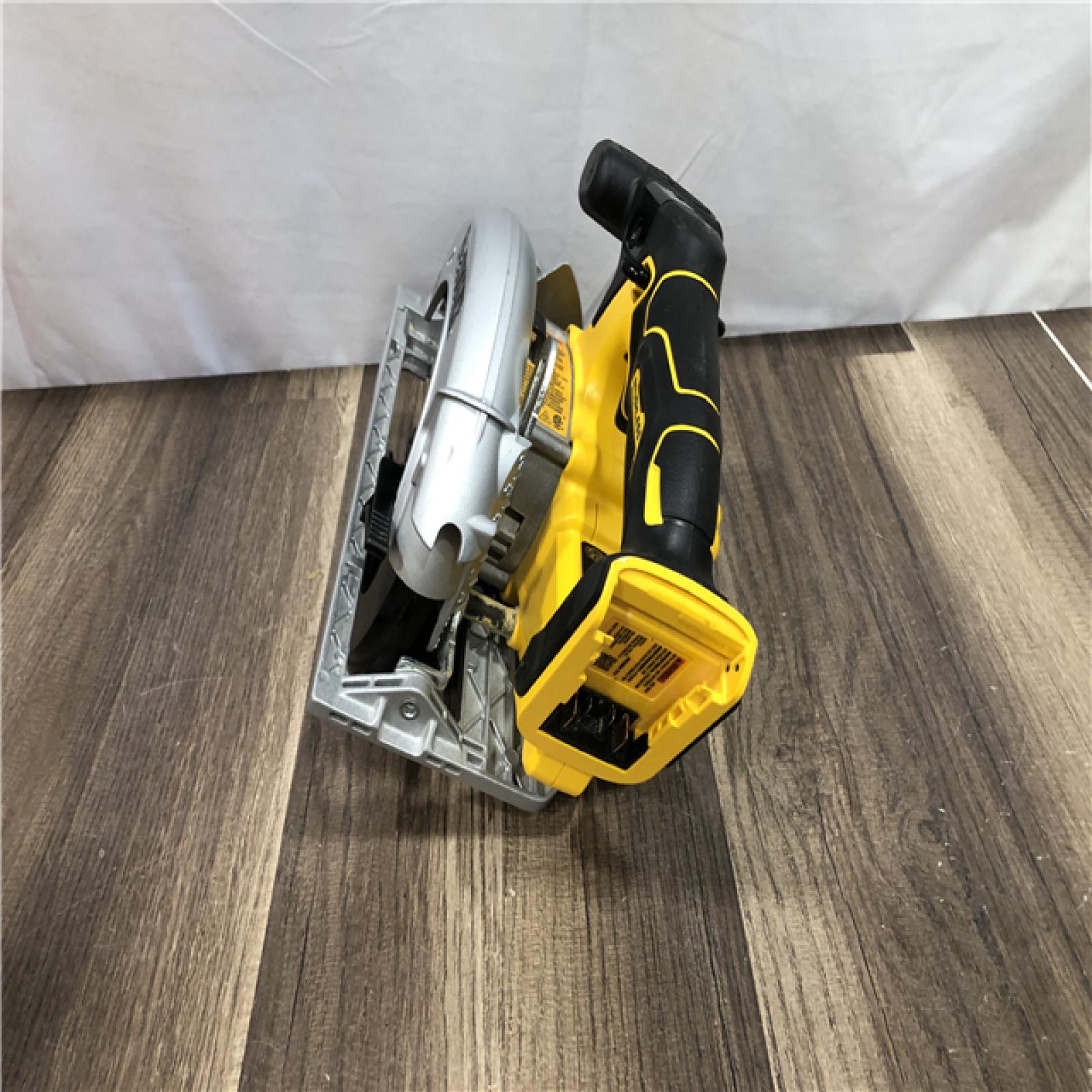 AS-IS DEWALT 20V MAX Cordless Brushless 6-1/2 in. Sidewinder Style Circular Saw (Tool Only)