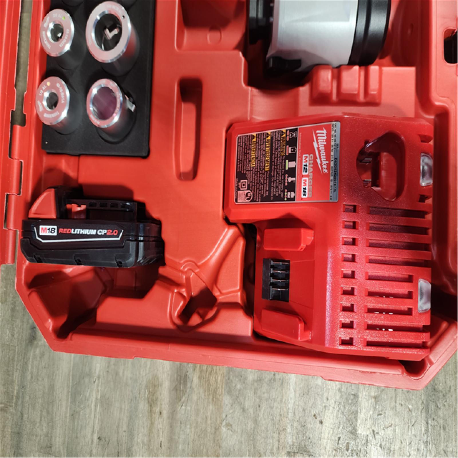 HOUSTON LOCATION - AS-IS Milwaukee-2935AL-21 M18 Cable Stripper Kit