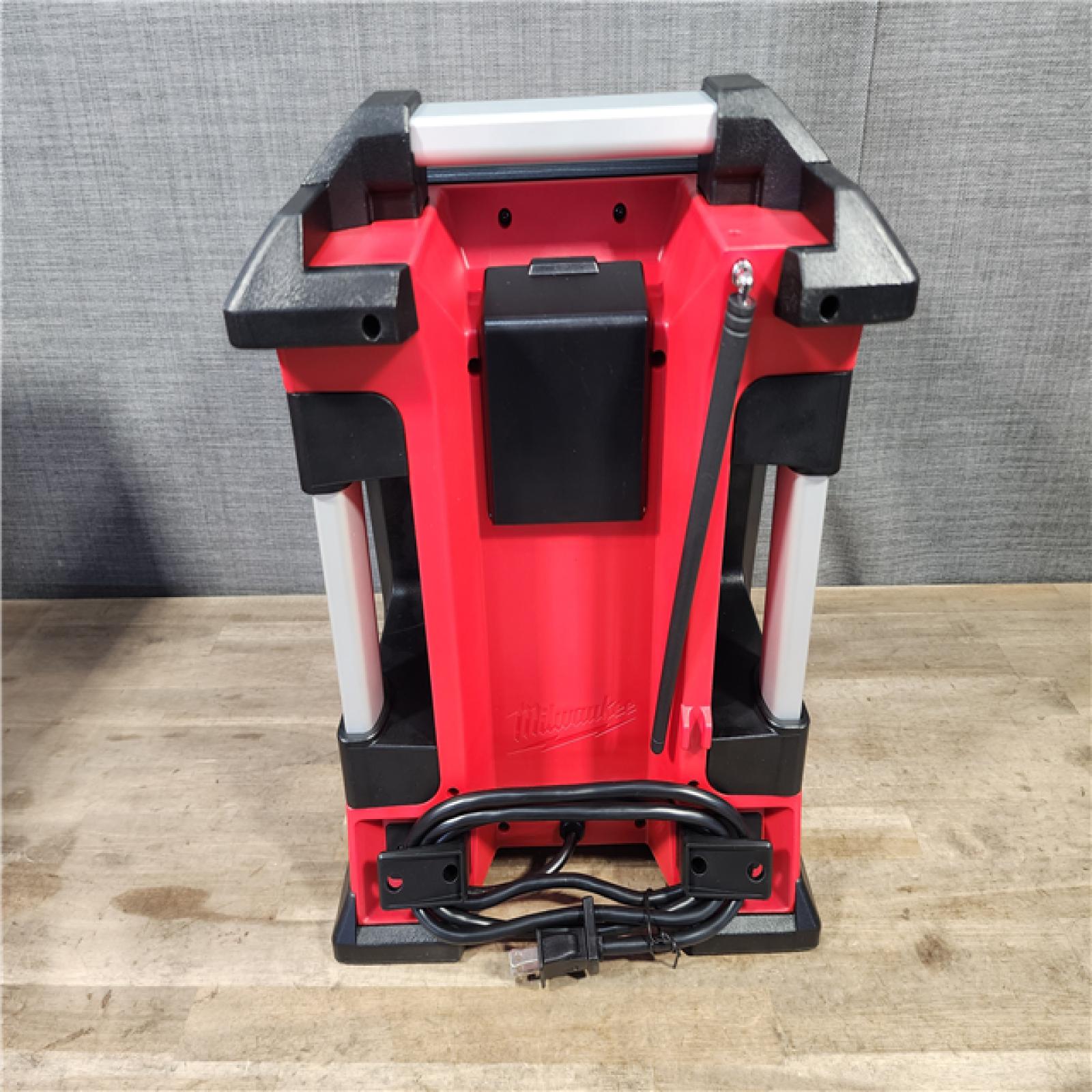 HOUSTON LOCATION - AS-IS (APPEARS LIKE NEW) Milwaukee M18 Lithium-Ion Cordless Jobsite Radio/Charger