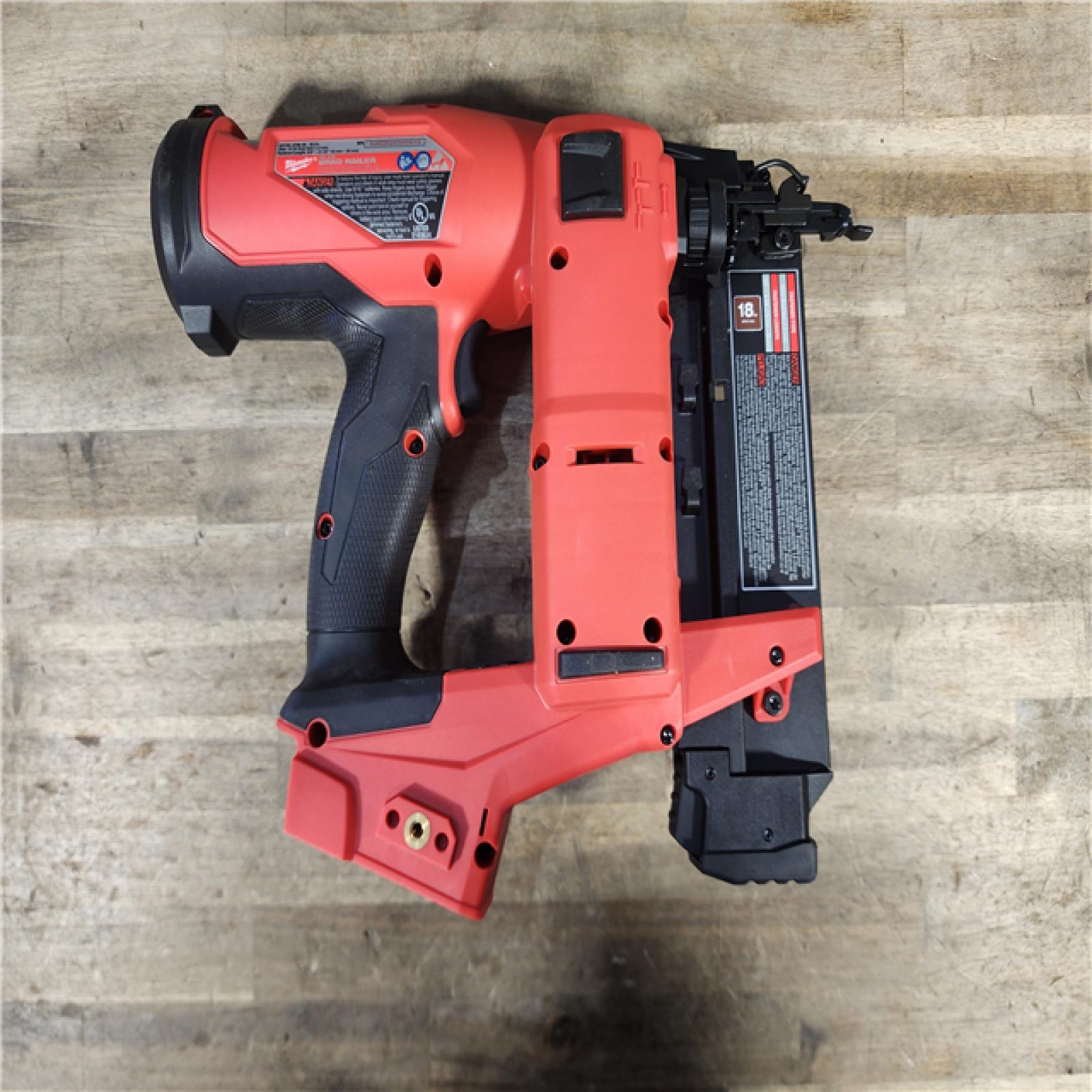 HOUSTON LOCATION - AS-IS (APPEARS LIKE NEW) Milwaukee M18 Fuel 18V Brushless 18-Gauge Brad Nailer 2746-20 (Bare Tool)