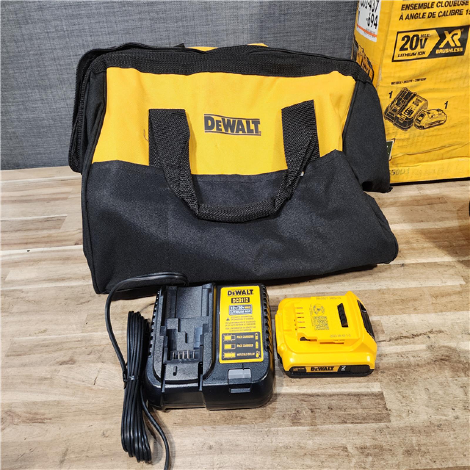 HOUSTON LOCATION - AS-IS DEWALT 20V MAX XR Lithium-Ion Cordless 2-1/2 in. 15-Gauge Finish Nailer Kit