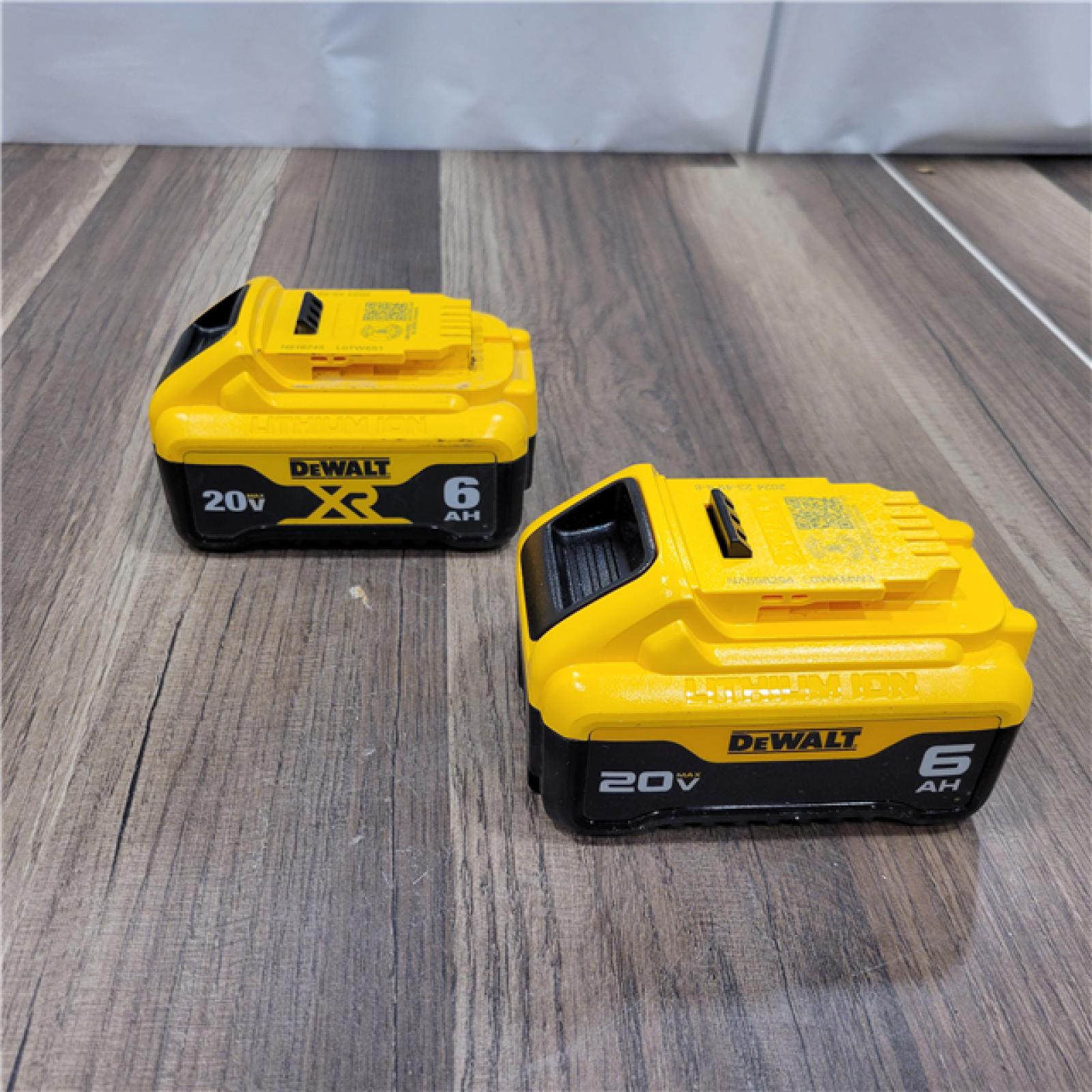 AS-IS  DEWALT DCB206-2 6.0Ah 20V MAX Battery (2 Pack)