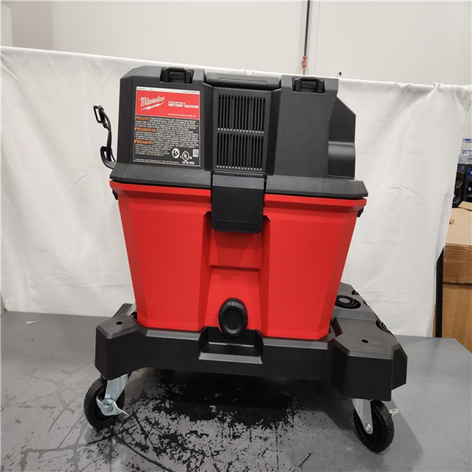 AS-IS- Milwaukee 0910-20 M18 FUEL 6 Gallon Wet/Dry Vacuum (Bare Tool)