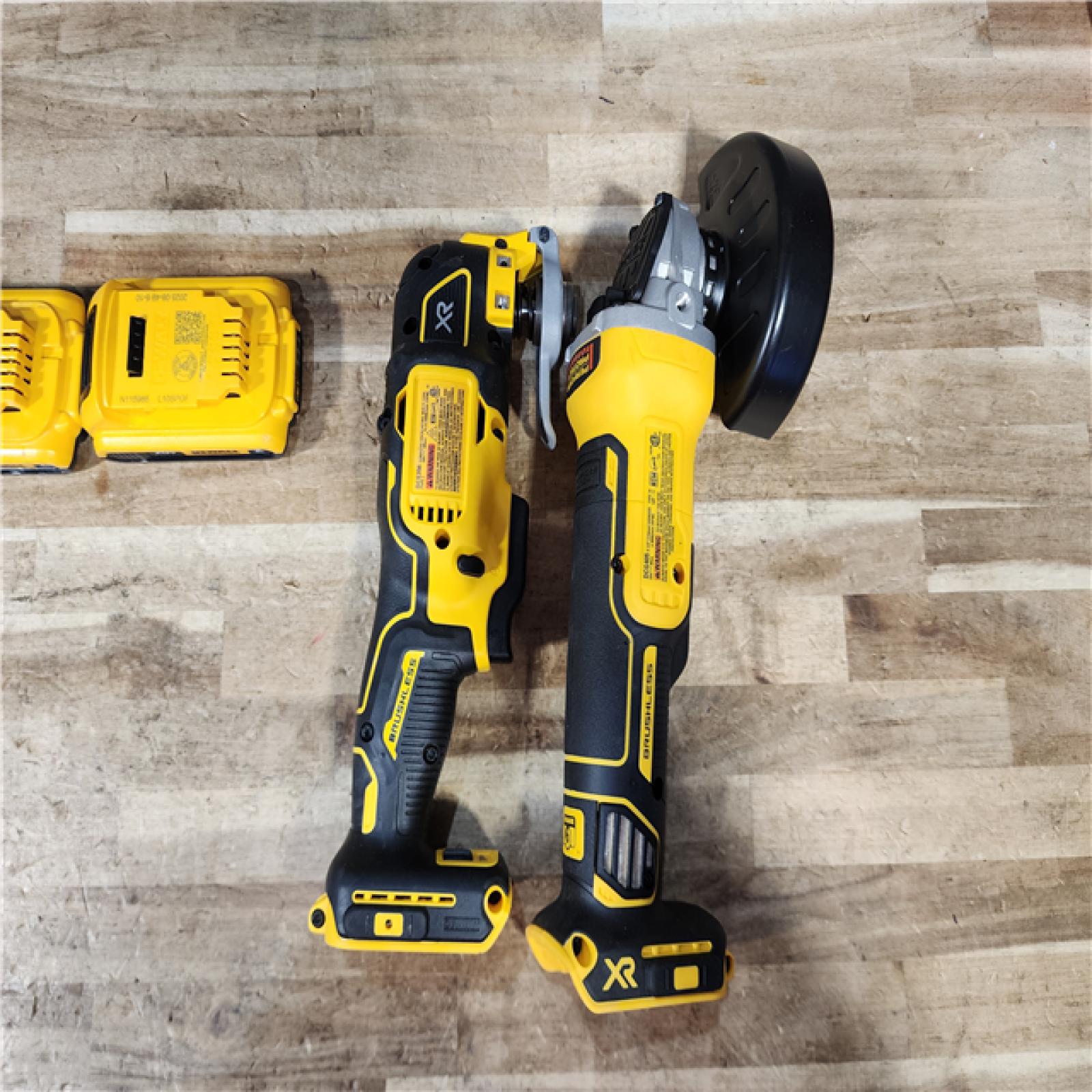 HOUSTON LOCATION - AS - IS DEWALT 2 TOOL COMBO KIT W/ (2) BATTERY & CHARGER
