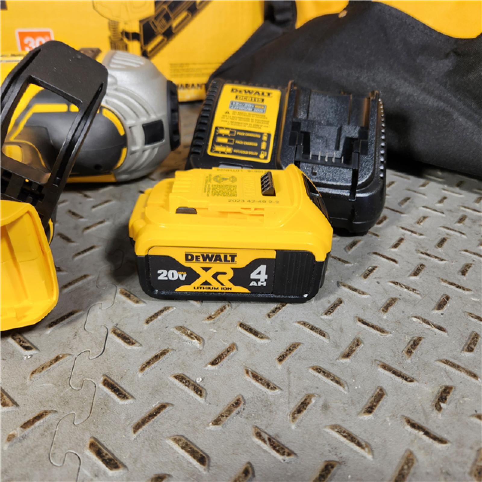 Houston Location - AS-IS Dewalt - DCN692M1 - Cordless Framing Nailer, Voltage 20.0 Li-Ion, Battery Included, Fastener Range 2 to 3-1/2 - Appears IN LIKE NEW Condition