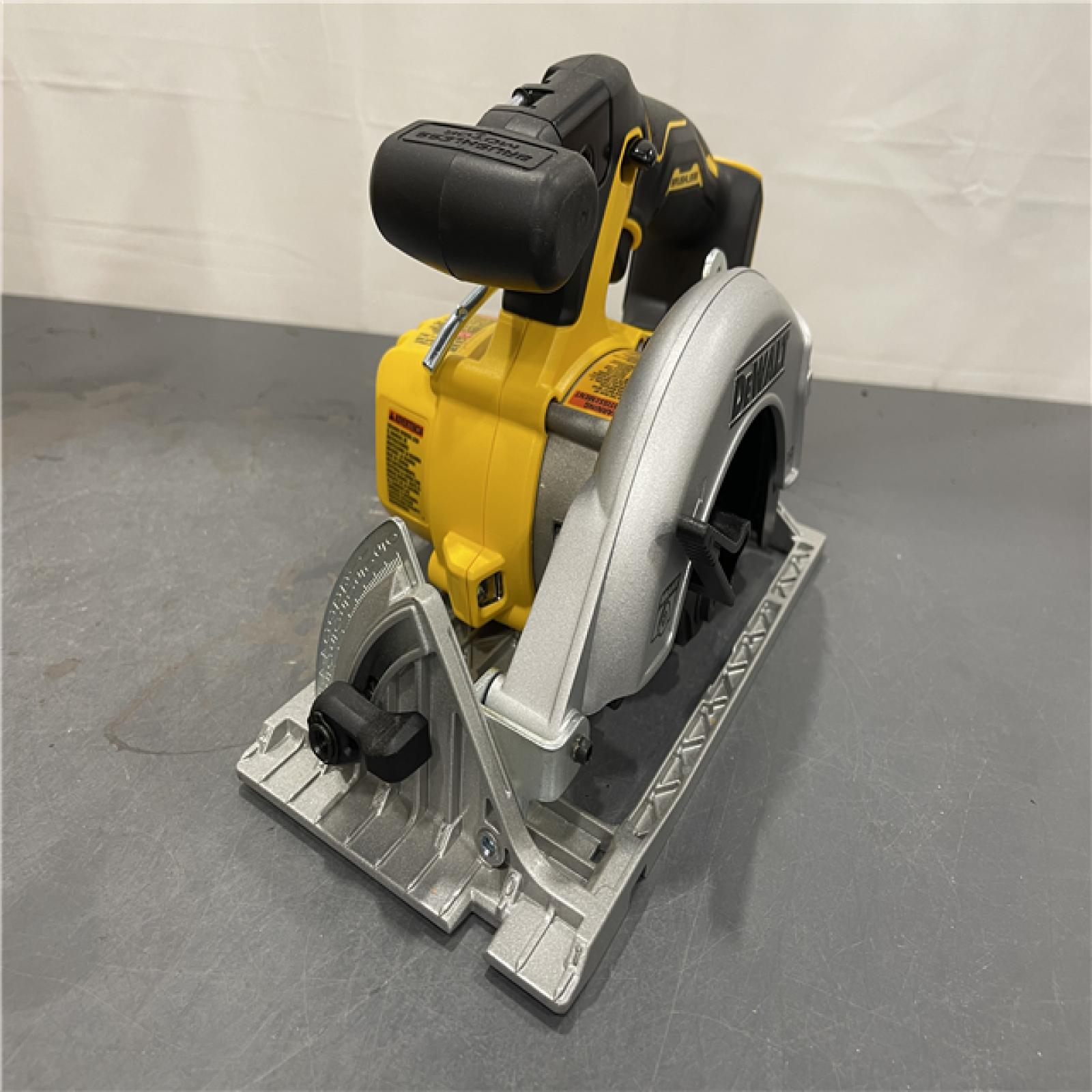 AS-IS - DeWALT 20V MAX Cordless Brushless 6-1/2 in. Sidewinder Style Circular Saw