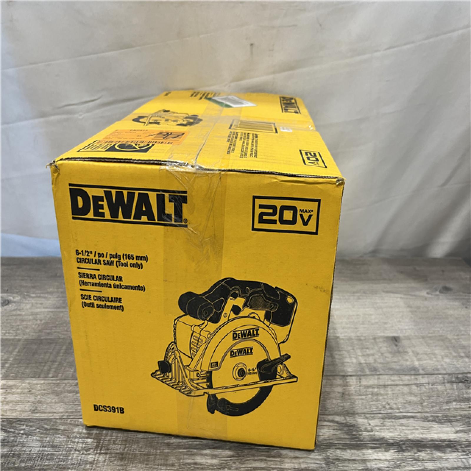 NEW - DEWALT 20-Volt MAX Lithium-Ion Cordless 6-1/2 in. Circular Saw (Tool-Only)