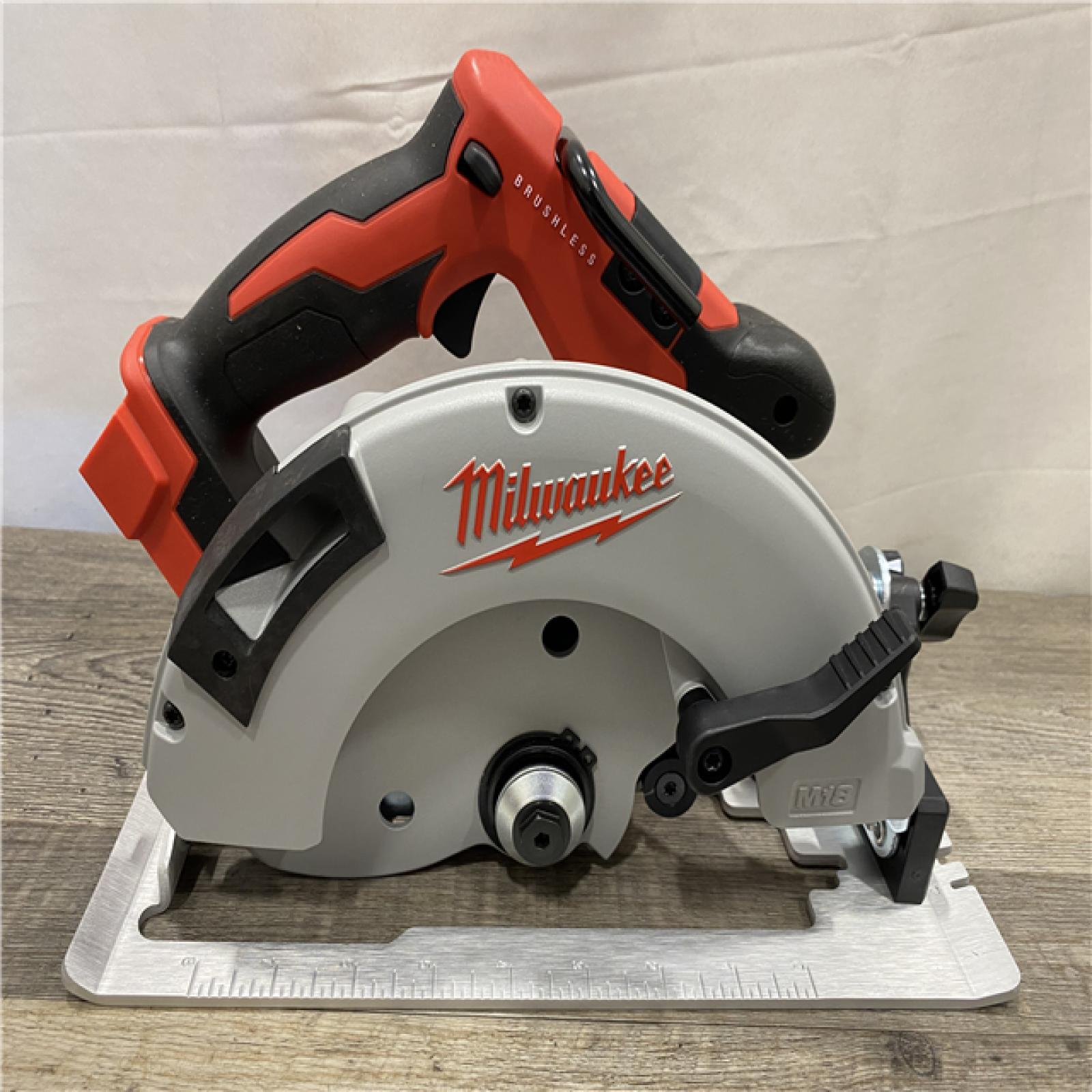 AS-IS Milwaukee 18V Lithium-Ion Brushless Cordless 7-1/4 in. Circular Saw (Tool-Only)